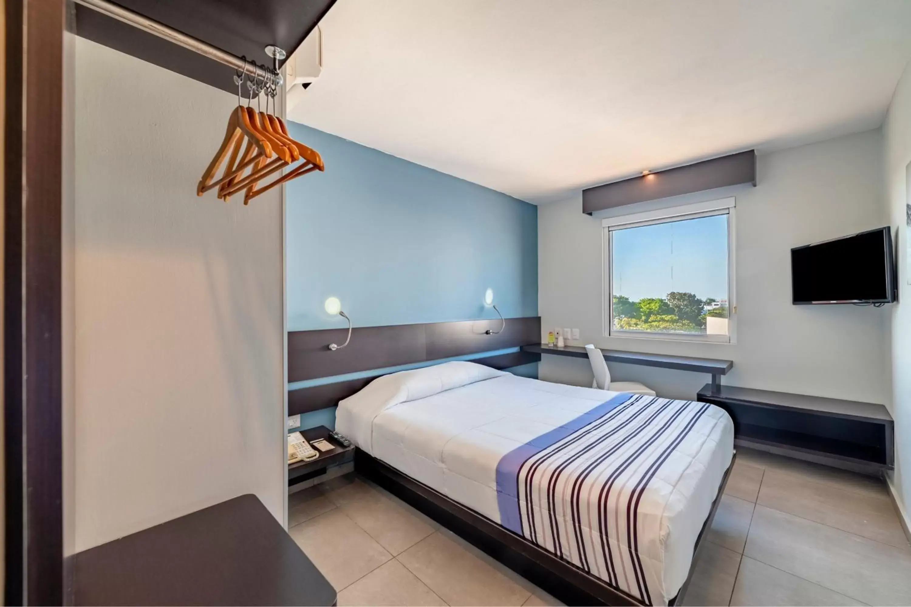 Photo of the whole room, Bed in City Express Junior by Marriott Ciudad del Carmen