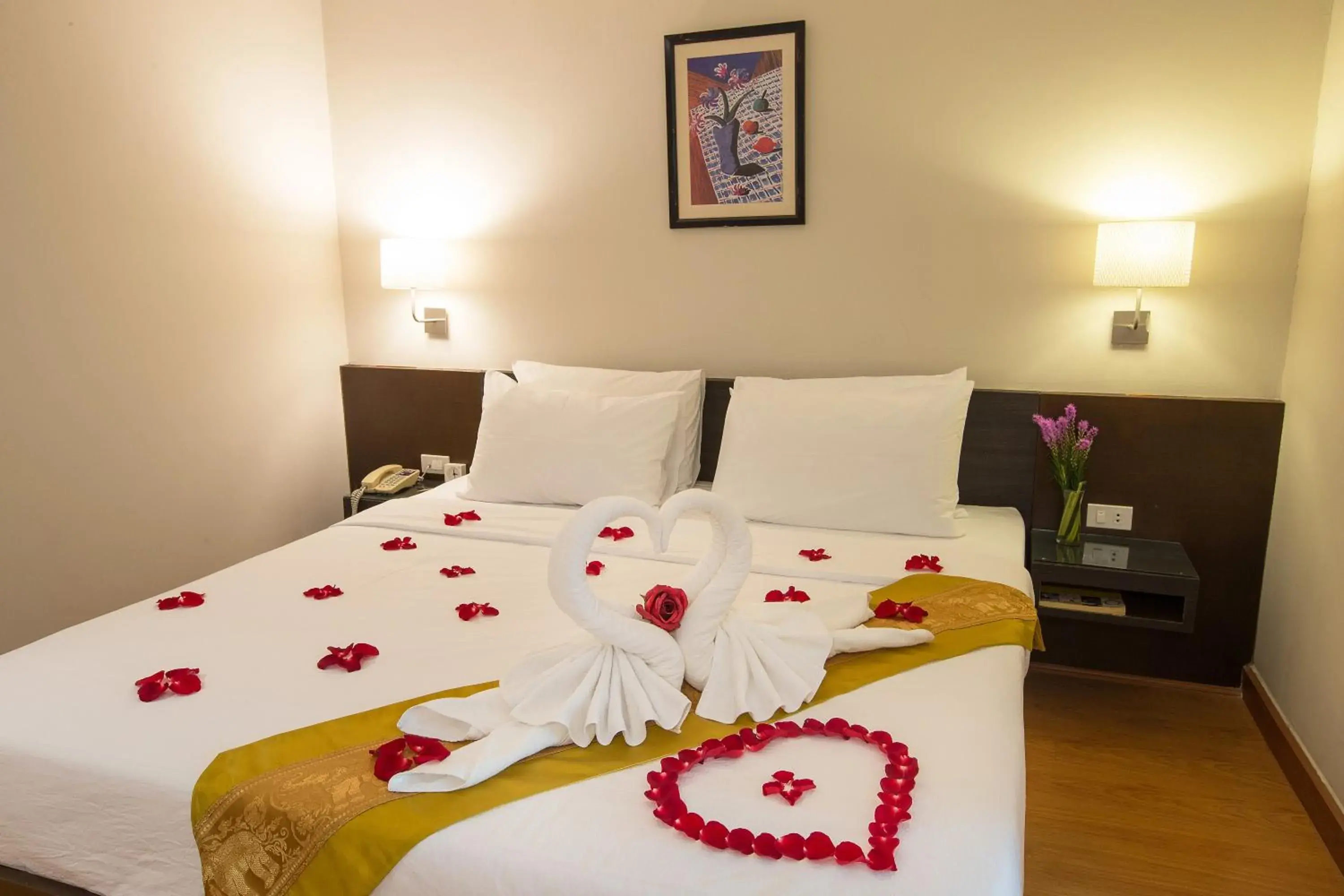 Bed in Seasons Siam Hotel (SHA Plus)