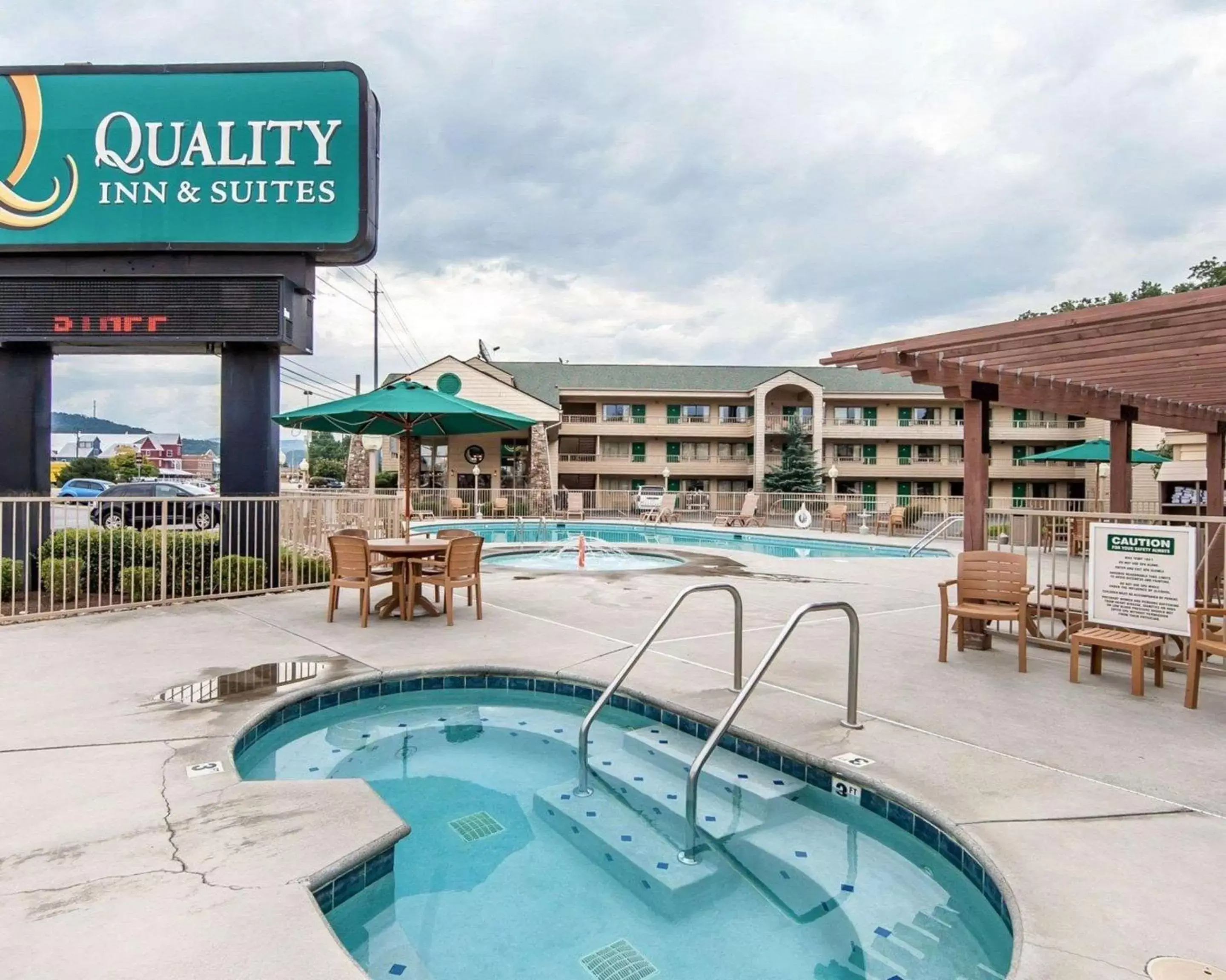 On site, Swimming Pool in Quality Inn & Suites at Dollywood Lane