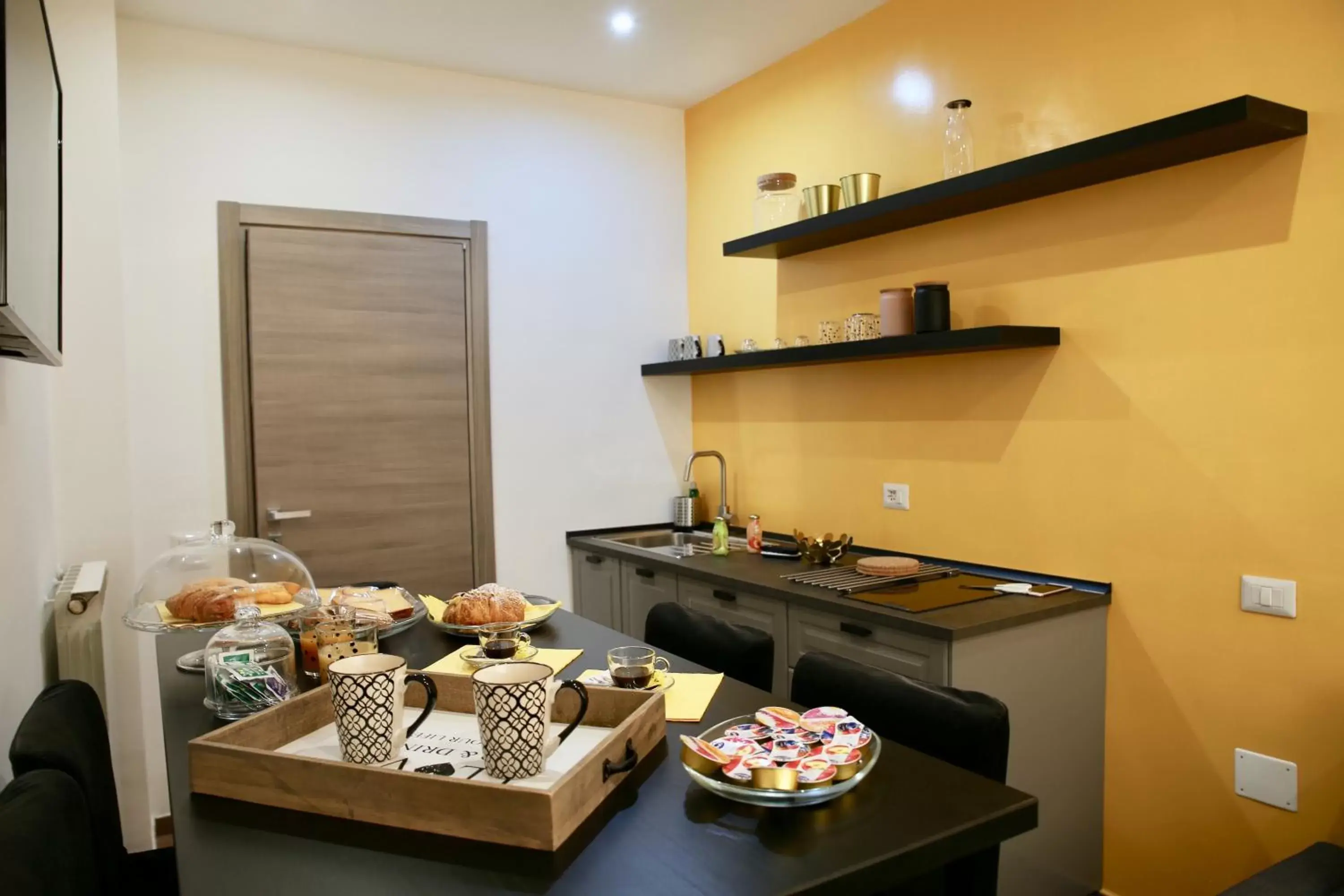 Italian breakfast, Kitchen/Kitchenette in Andolfi 24 Rooms