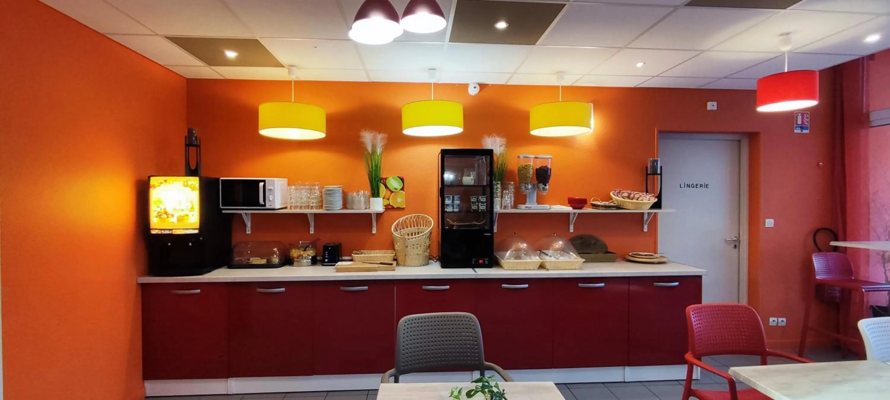 Coffee/tea facilities in The Originals Access, Hôtel les Iris, Berck-sur-Mer