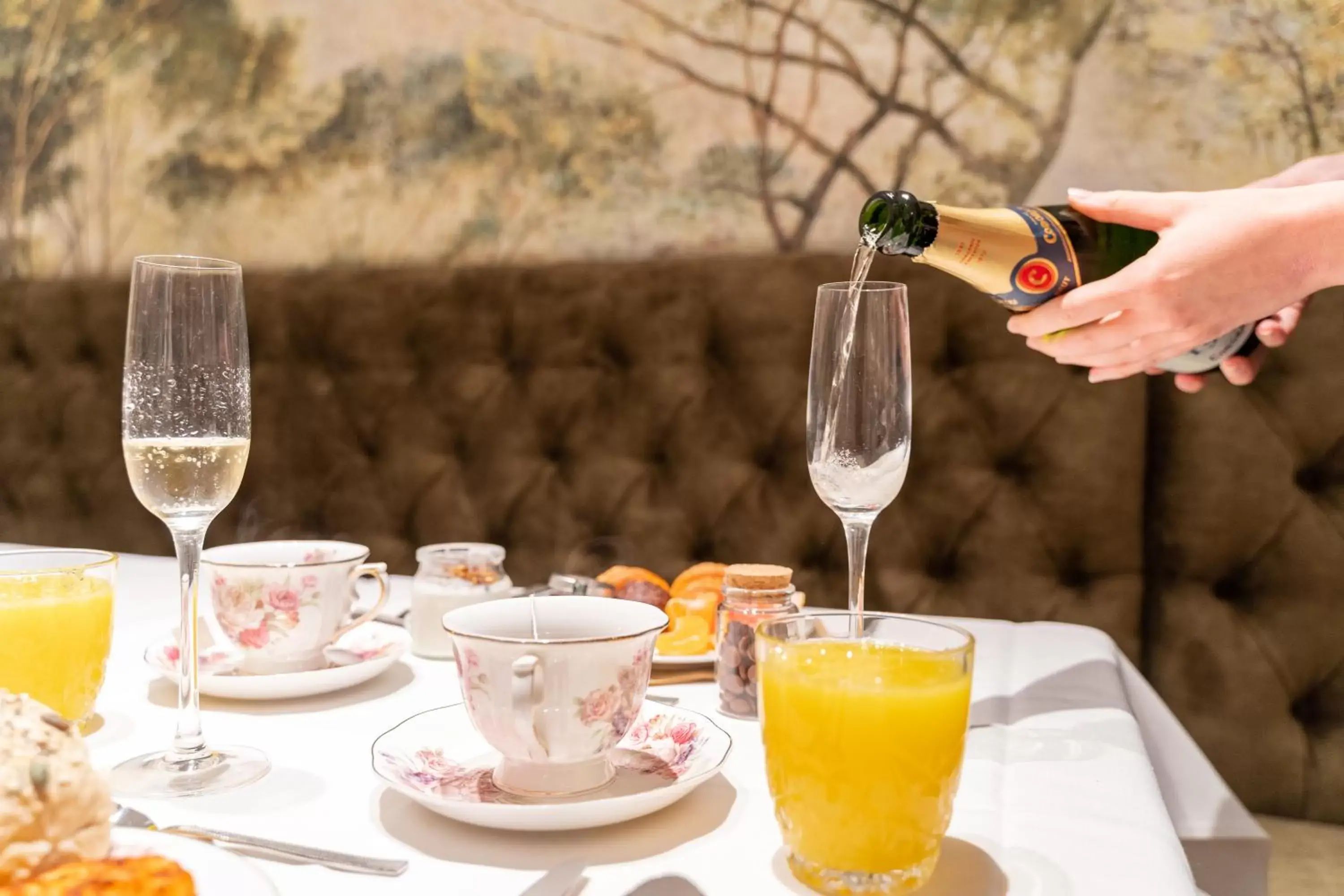 Breakfast, Drinks in Grand Hotel Normandy by CW Hotel Collection