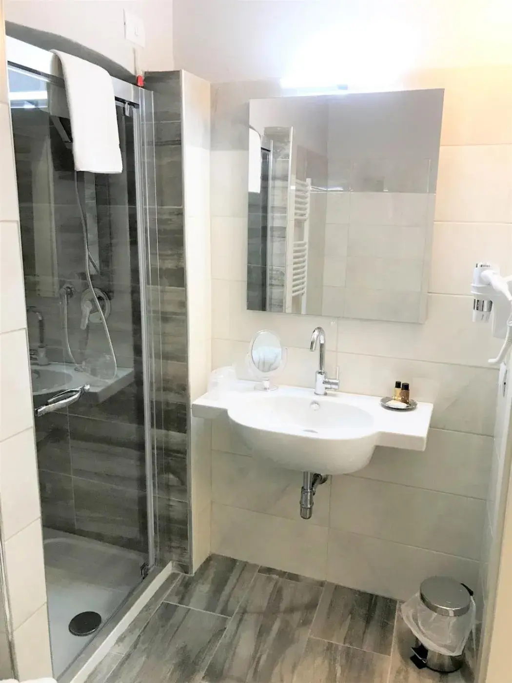 Shower, Bathroom in Hotel Volterra In