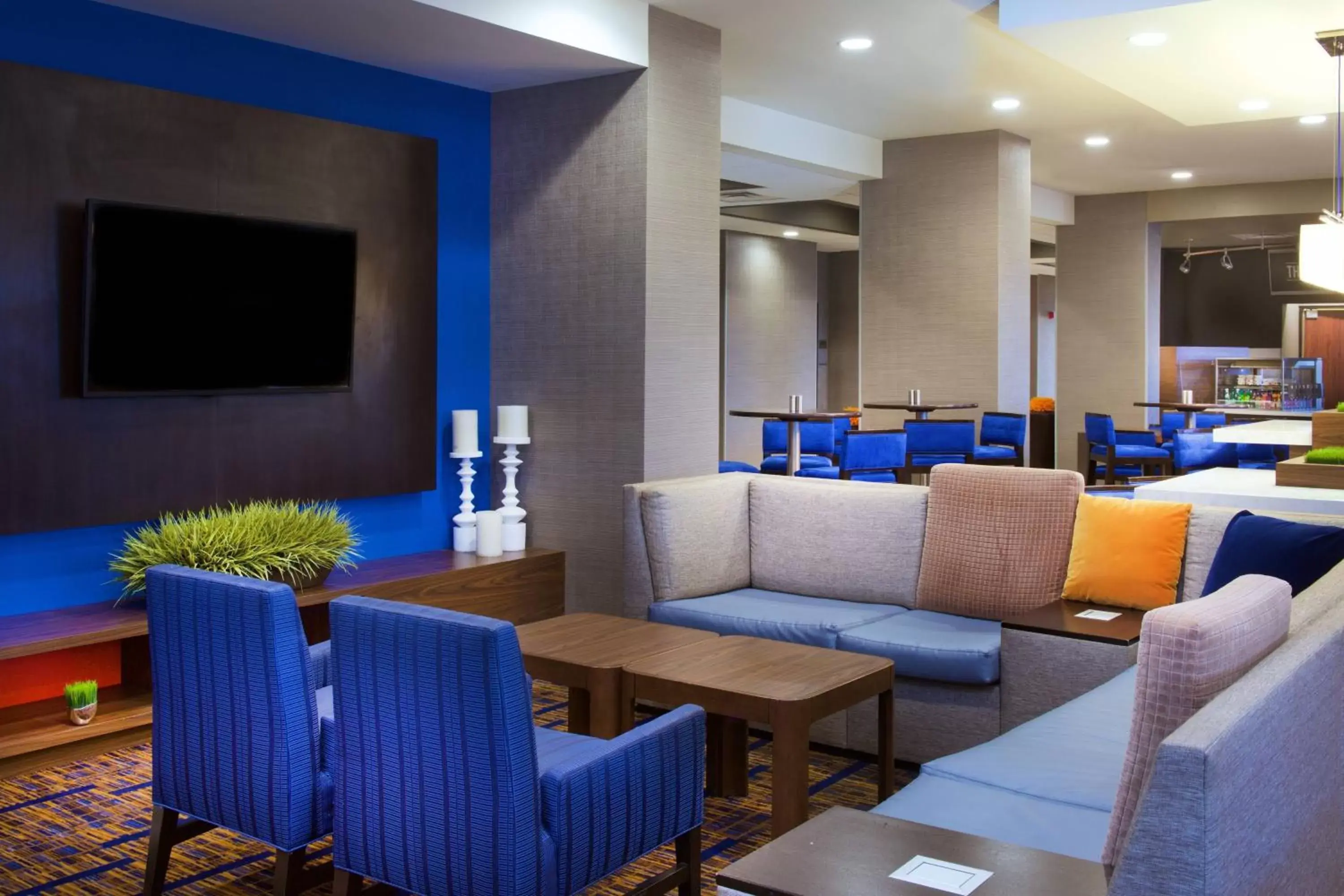 Lobby or reception, Lounge/Bar in Courtyard by Marriott Bloomington