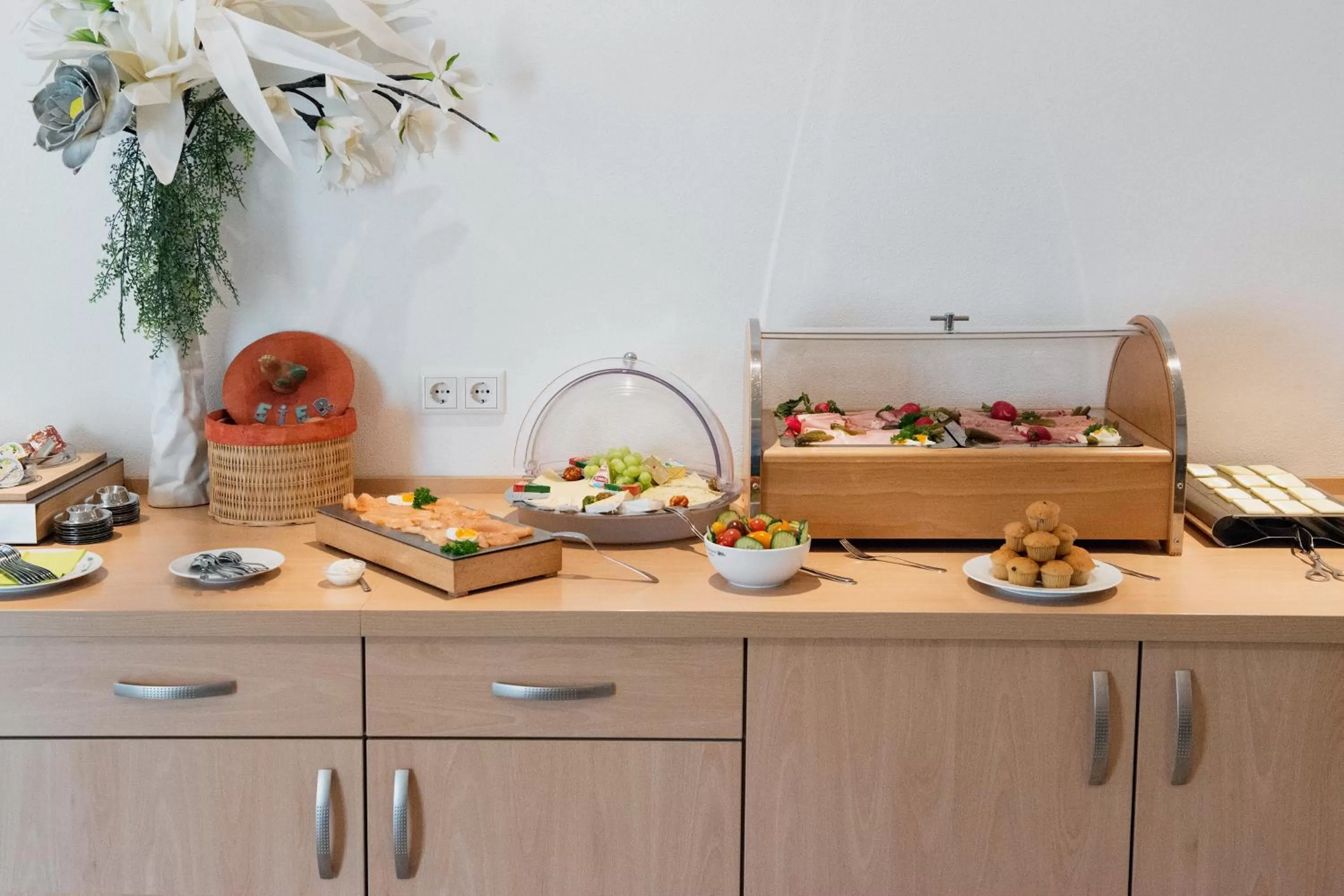 Buffet breakfast in Hotel garni Hopfengold