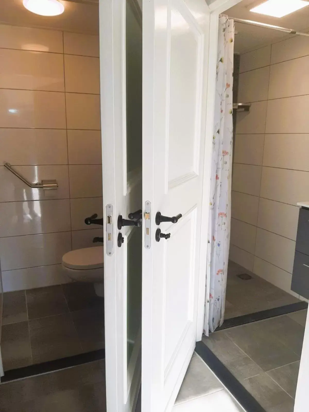 Bathroom in Grutsk op 12