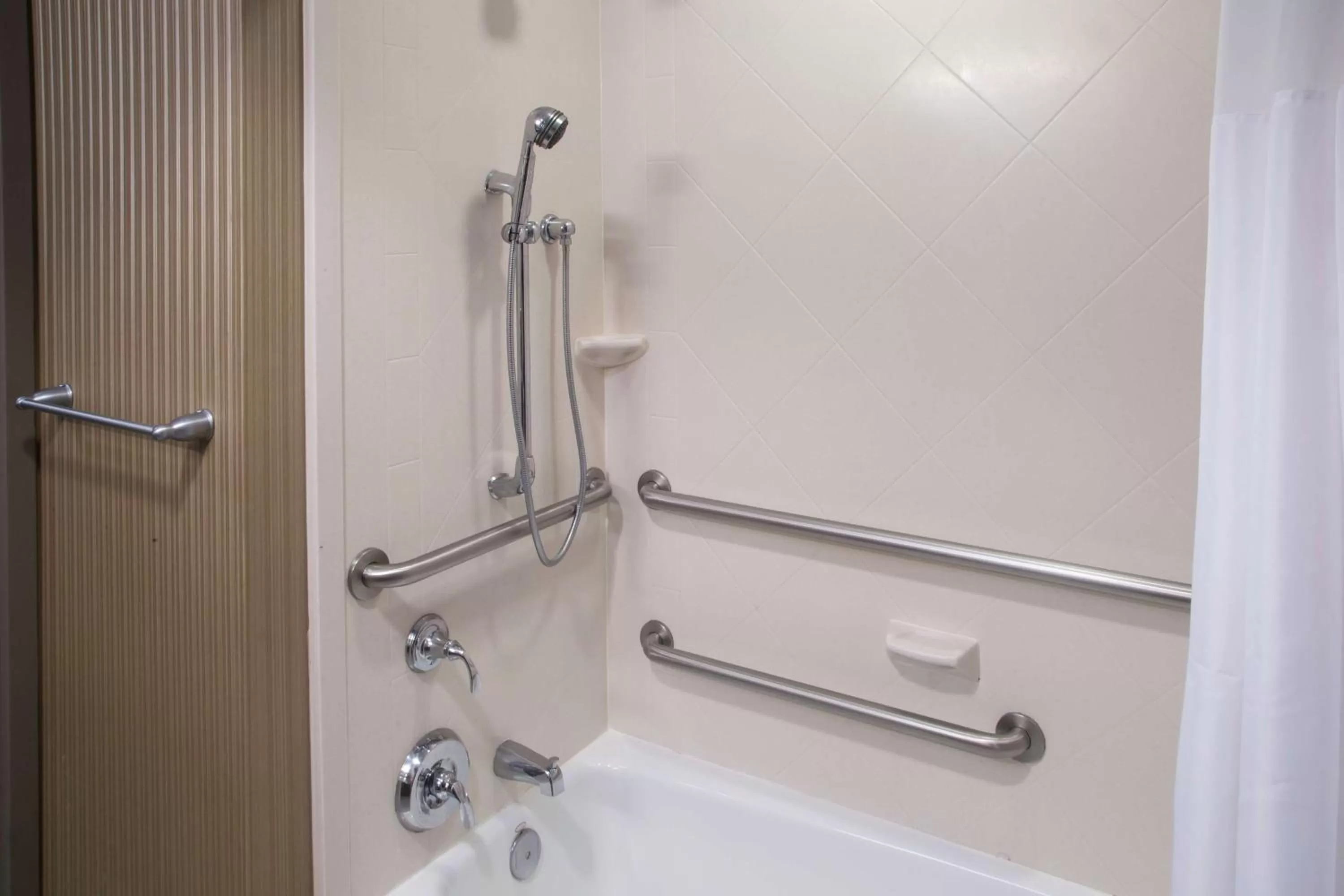 Bathroom in Hampton Inn Oxford/Conference Center