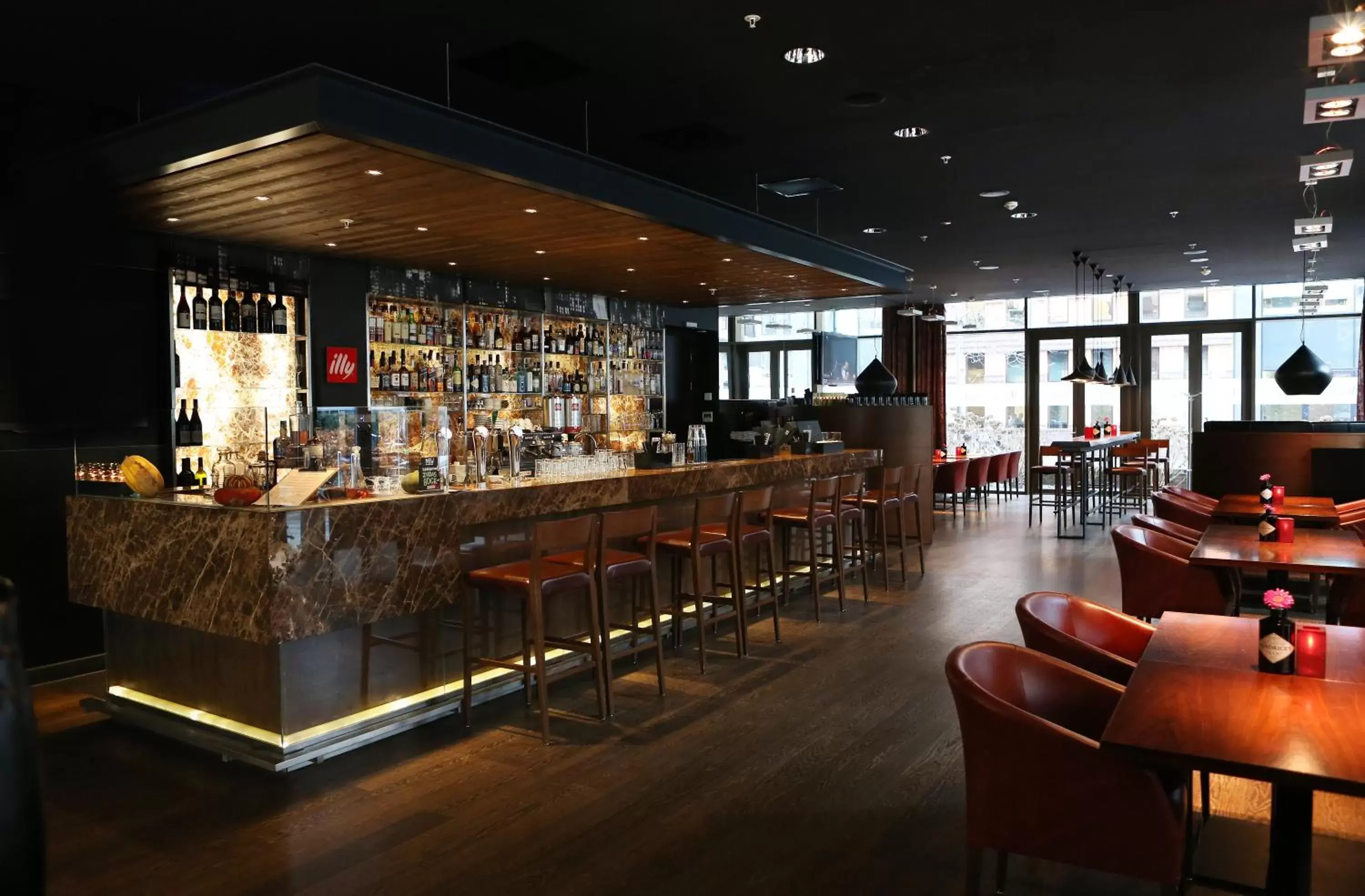 Lounge or bar, Lounge/Bar in Crowne Plaza Amsterdam - South, an IHG Hotel