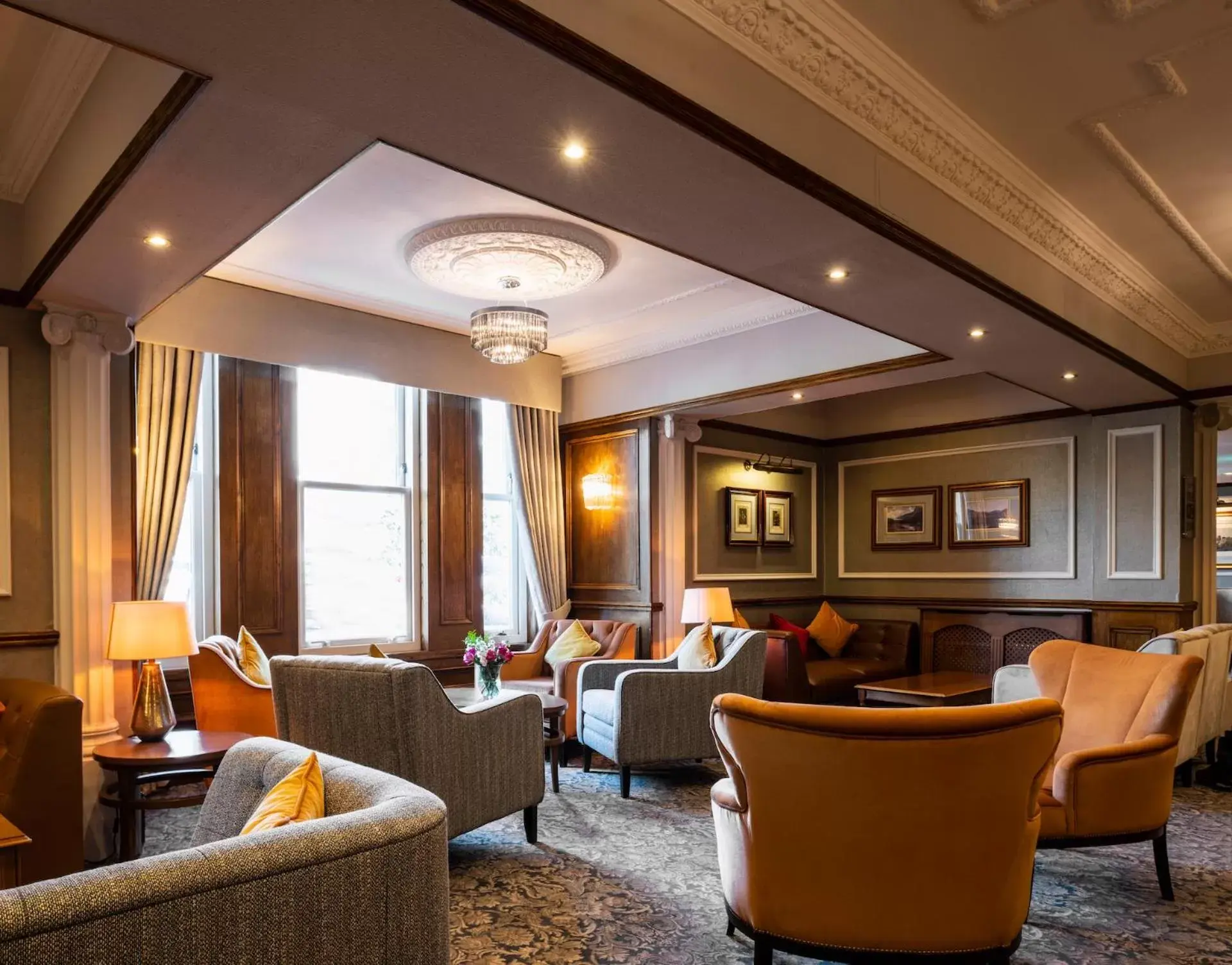 Lobby or reception, Lounge/Bar in Kingsmills Hotel