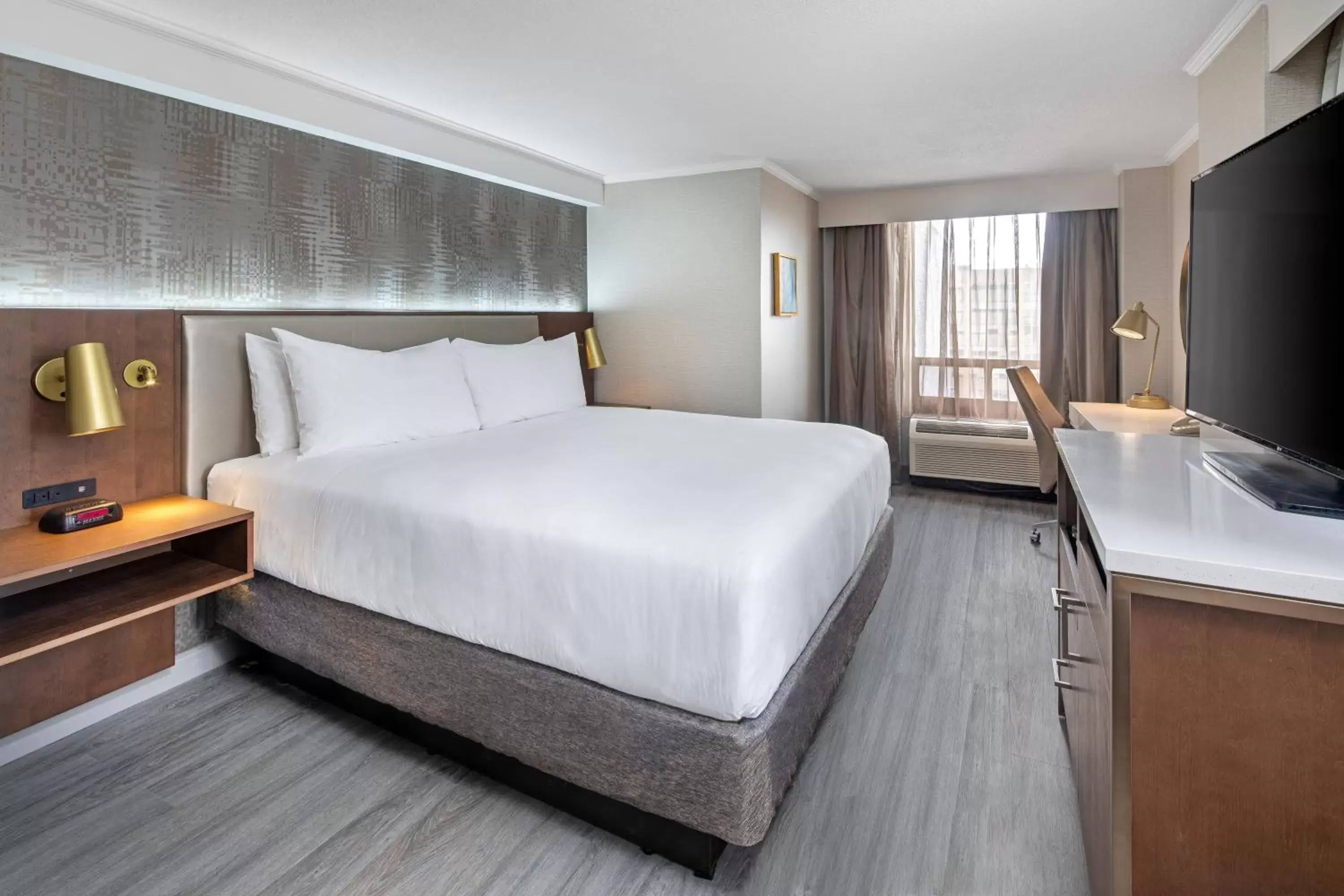 Photo of the whole room, Bed in Crowne Plaza Toronto Airport, an IHG Hotel