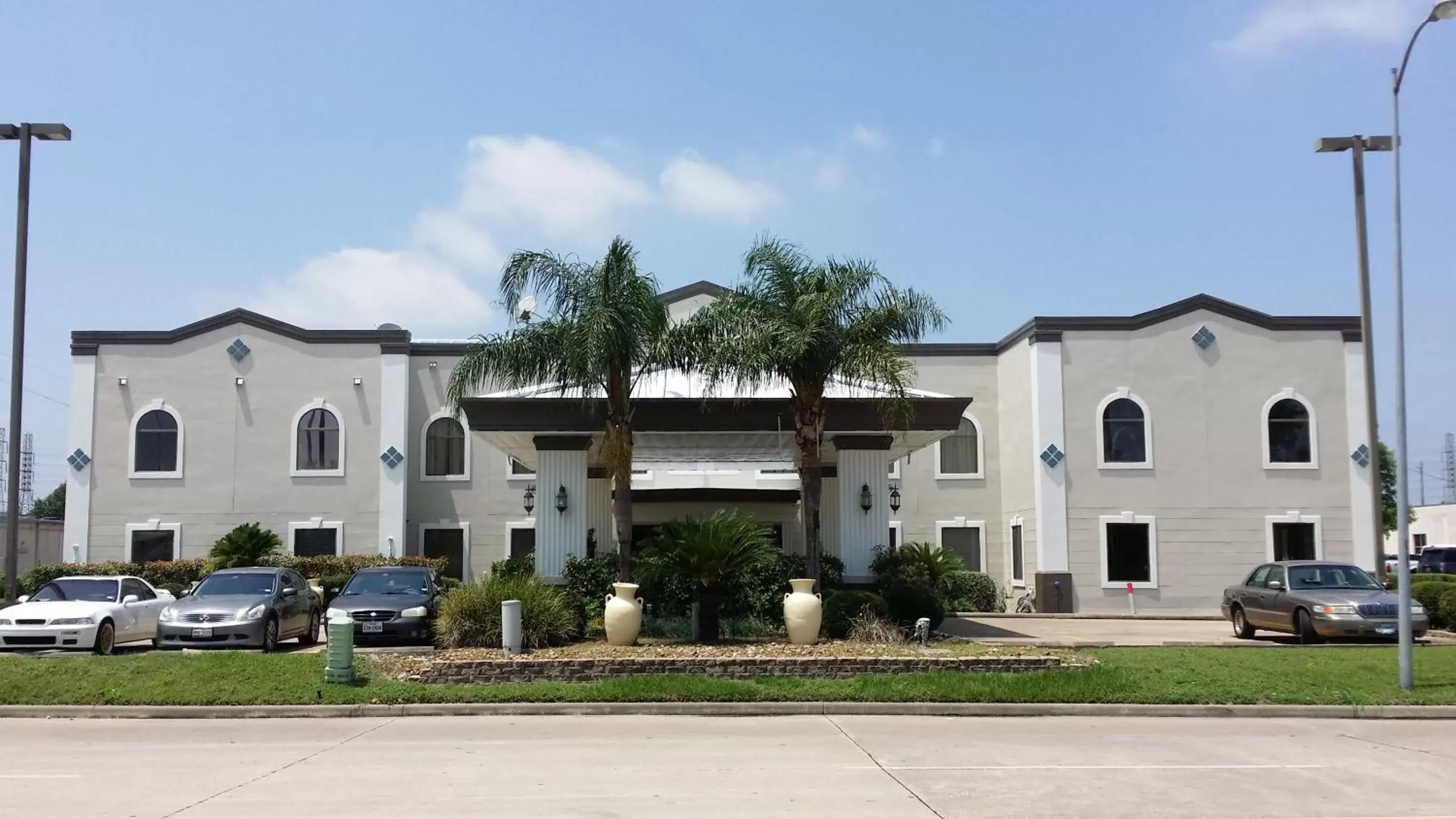 Property Building in Days Inn & Suites by Wyndham Webster NASA-ClearLake-Houston