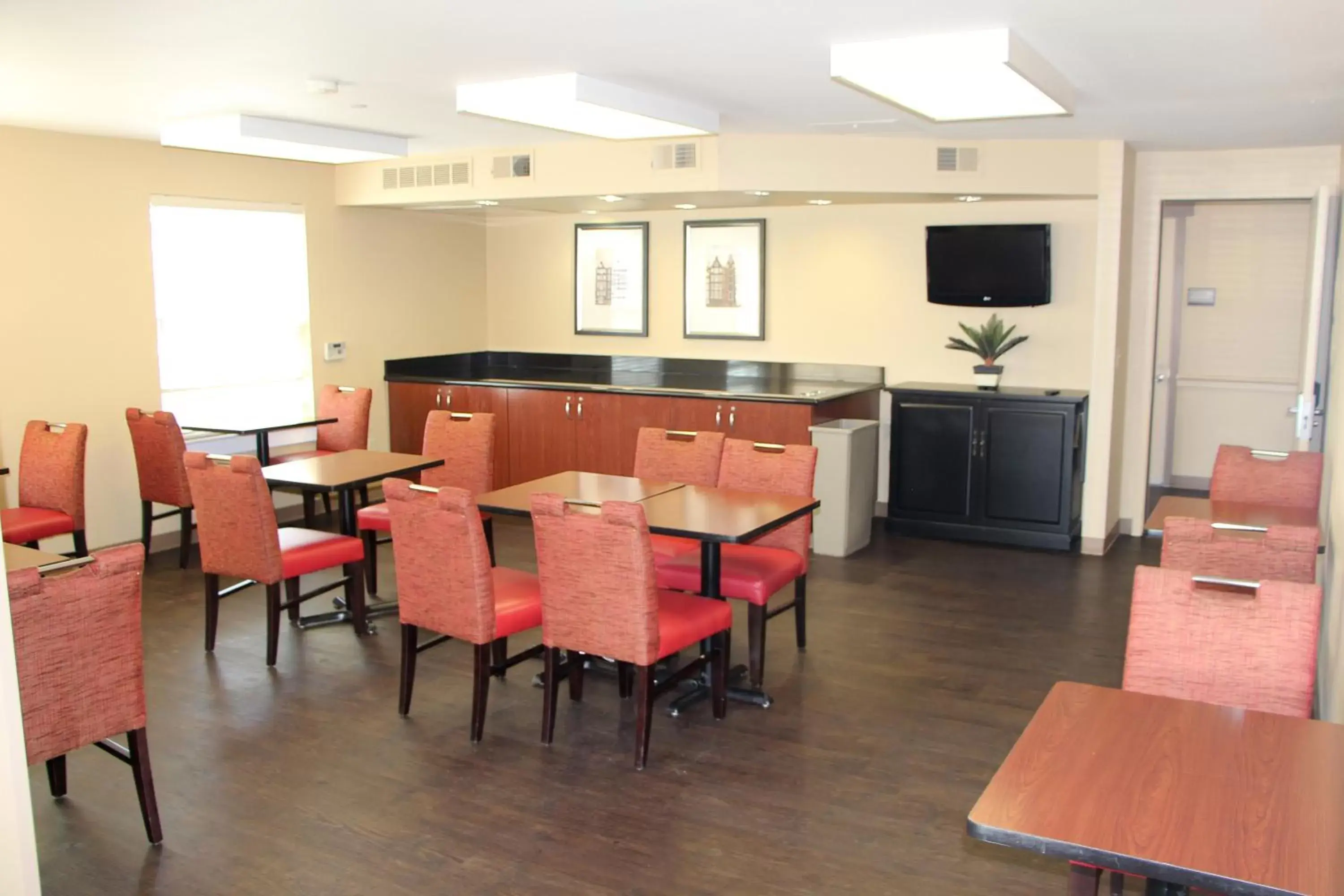 Lounge or bar, Restaurant/Places to Eat in Extended Stay America Suites - Portland - Hillsboro