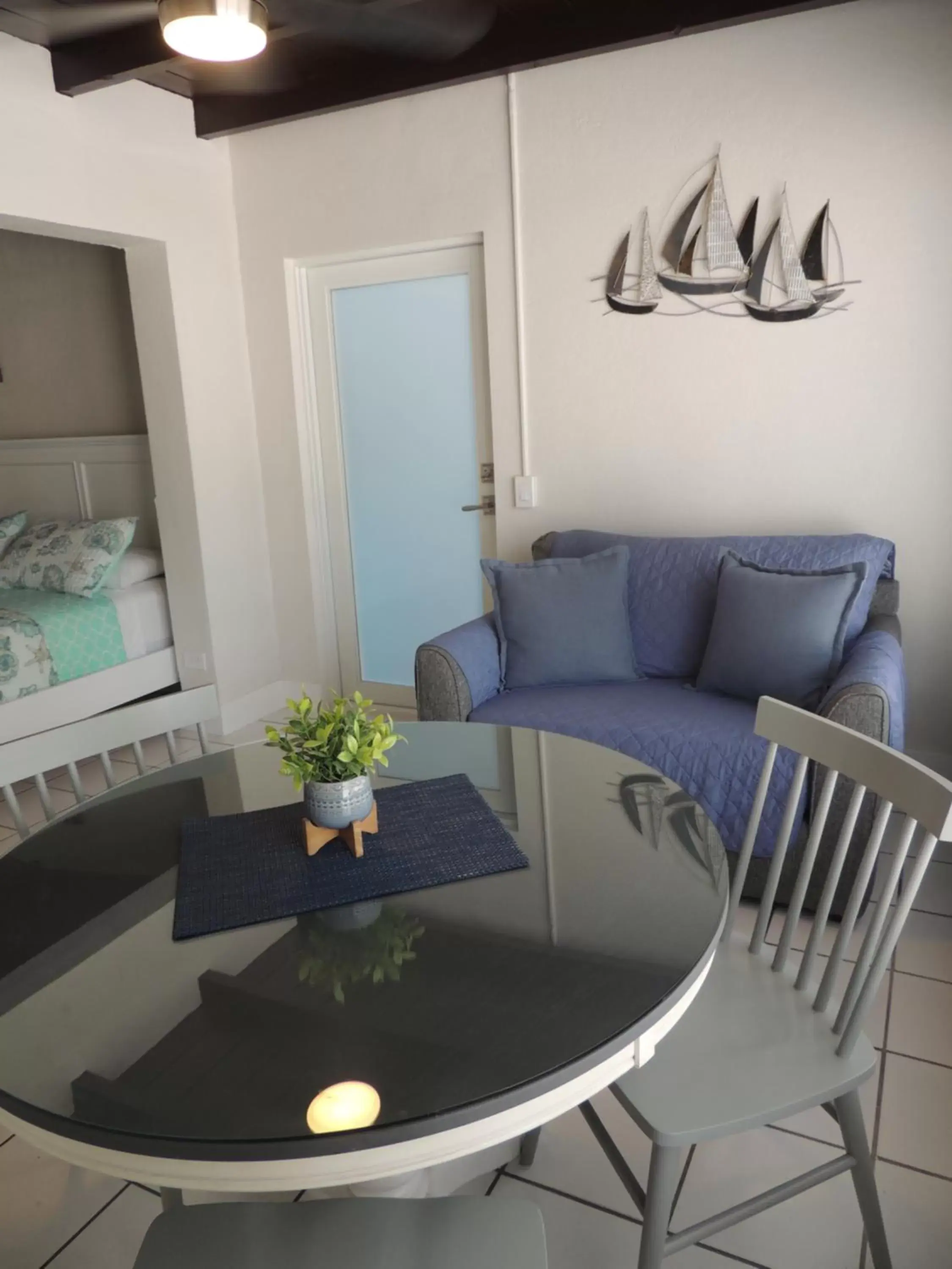 Living room, Dining Area in Sands of Islamorada