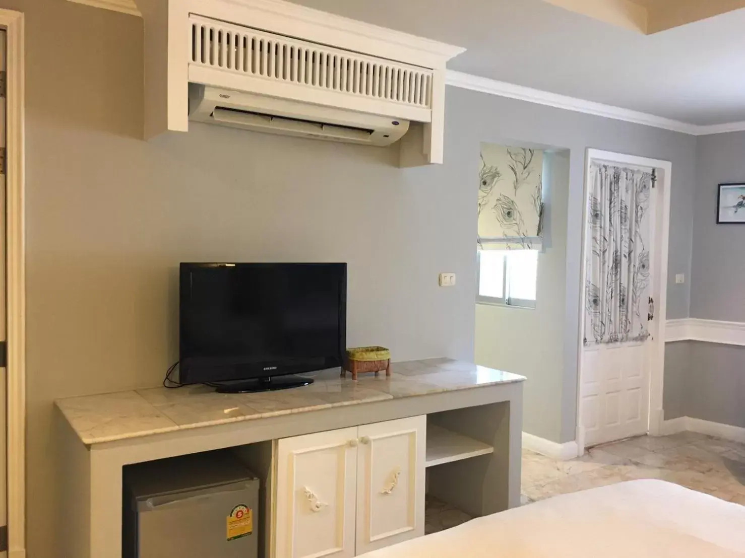 TV and multimedia, TV/Entertainment Center in At Pingnakorn Hotel
