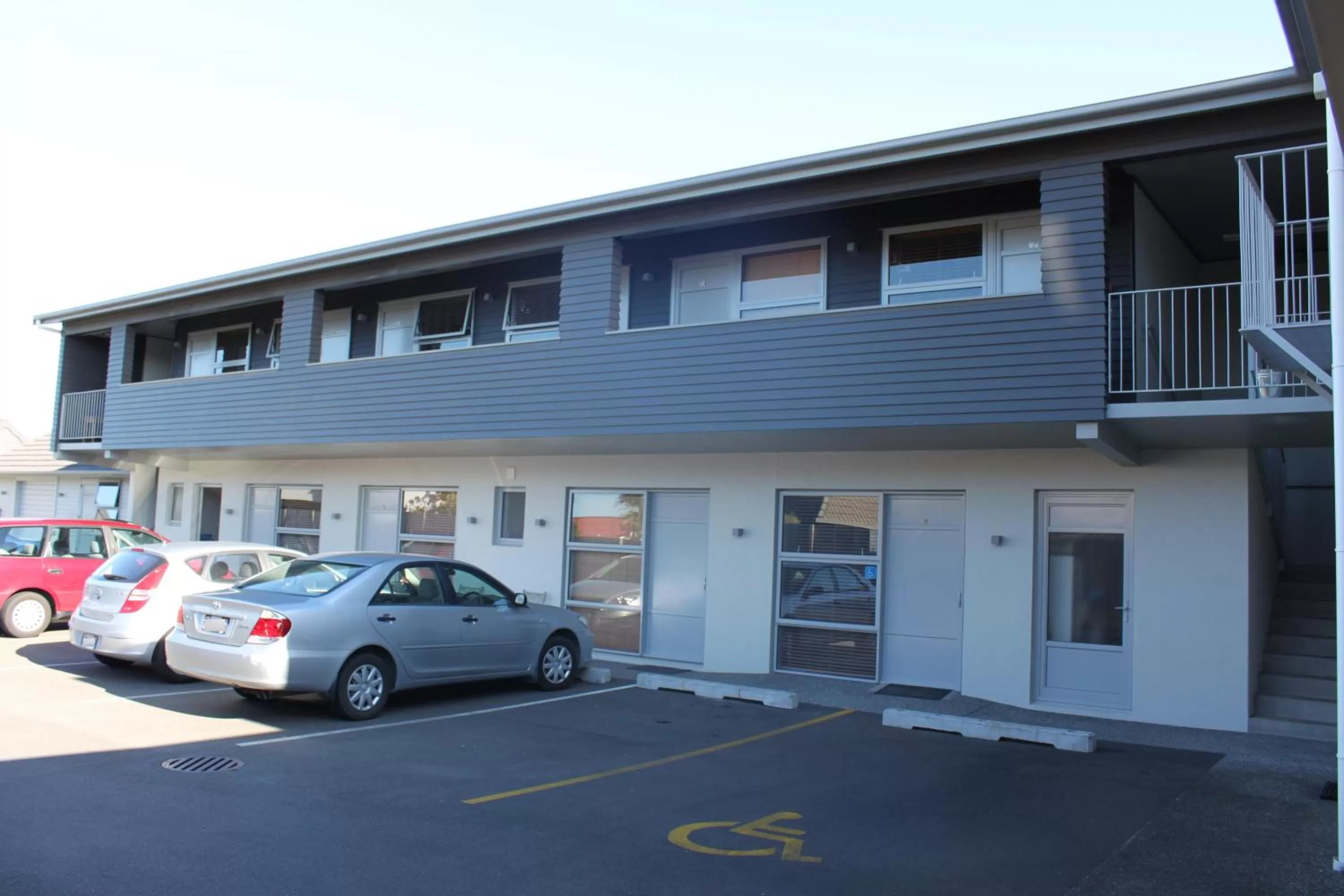 Facade/entrance in Big Five Motel