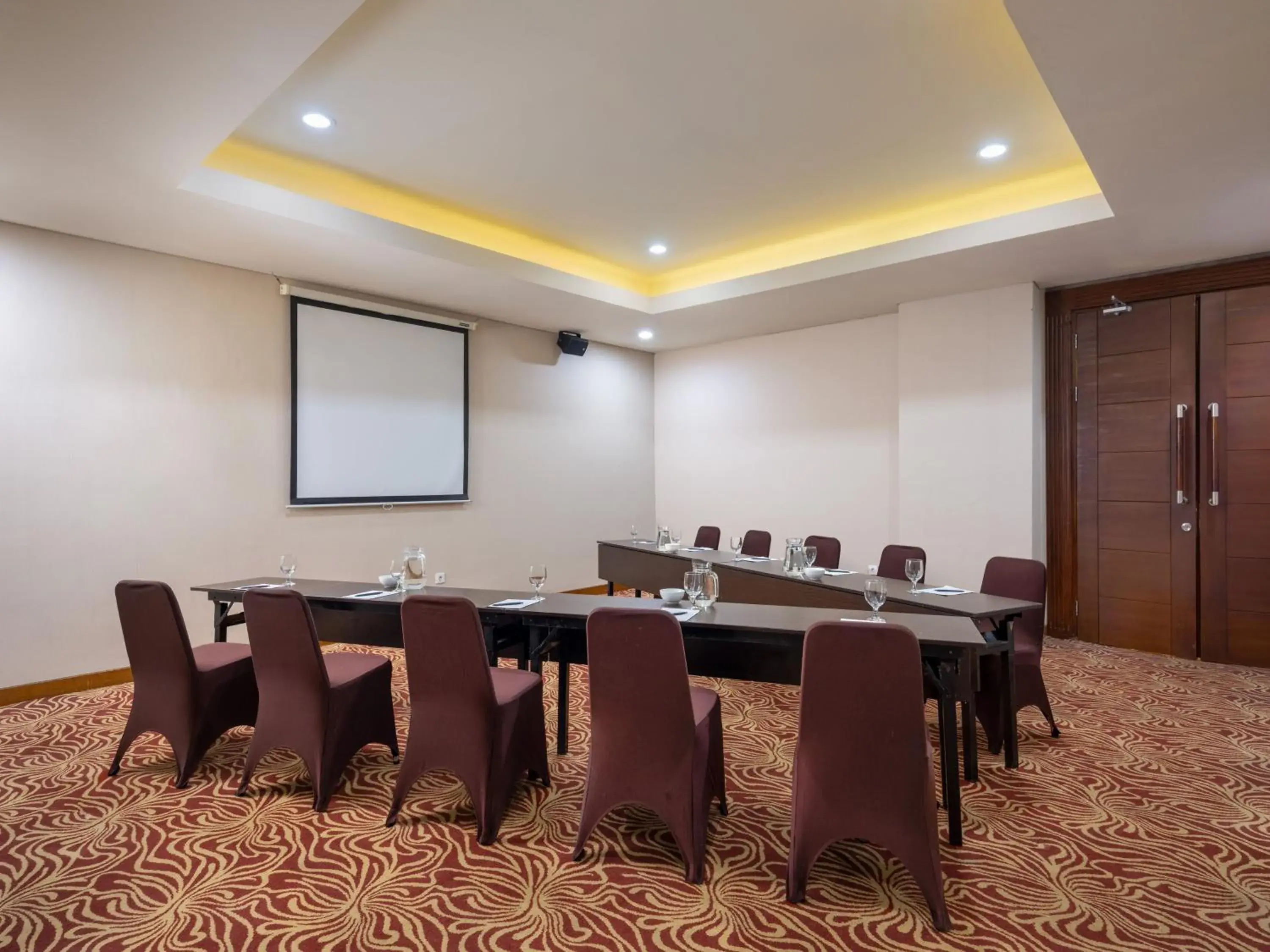 Meeting/conference room in Hotel Santika Premiere Gubeng