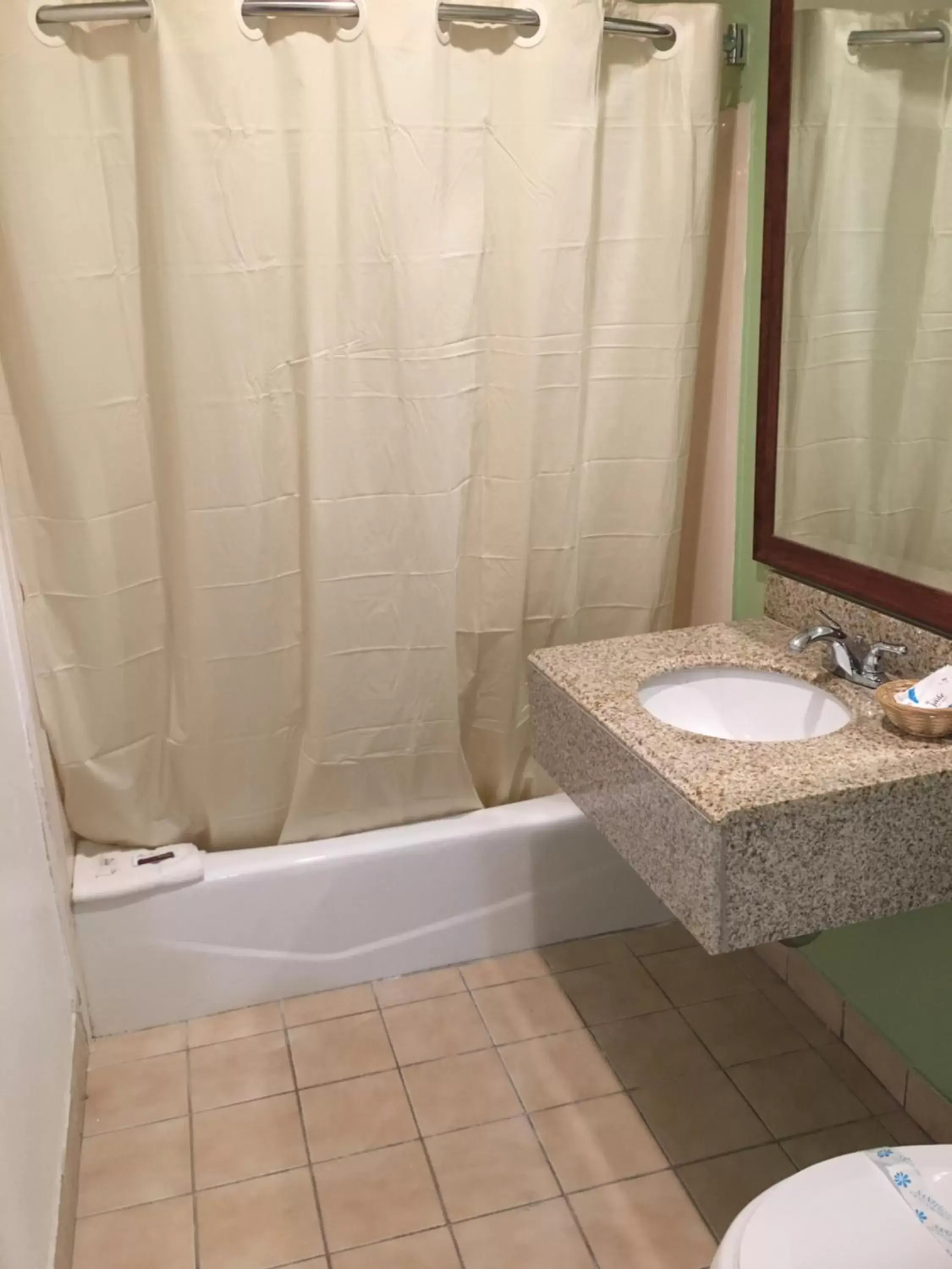 Shower, Bathroom in American Inn & Suites LAX Airport