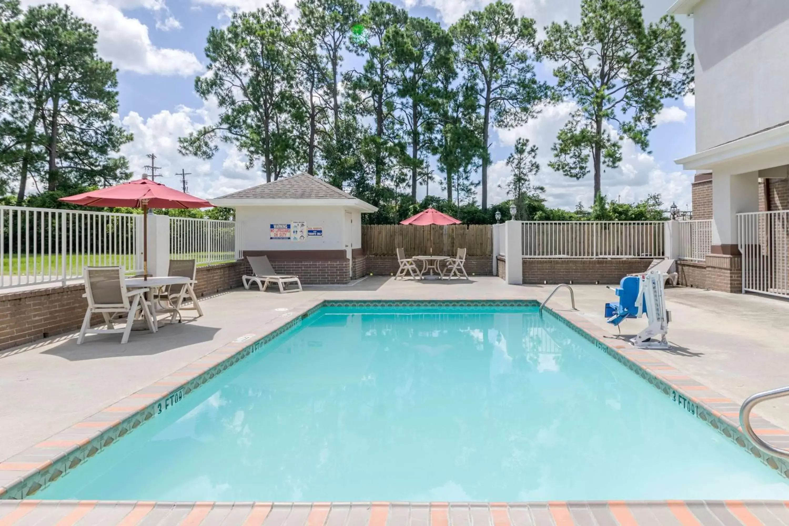 Day, Swimming Pool in Studio 6-Lafayette, LA - Broussard