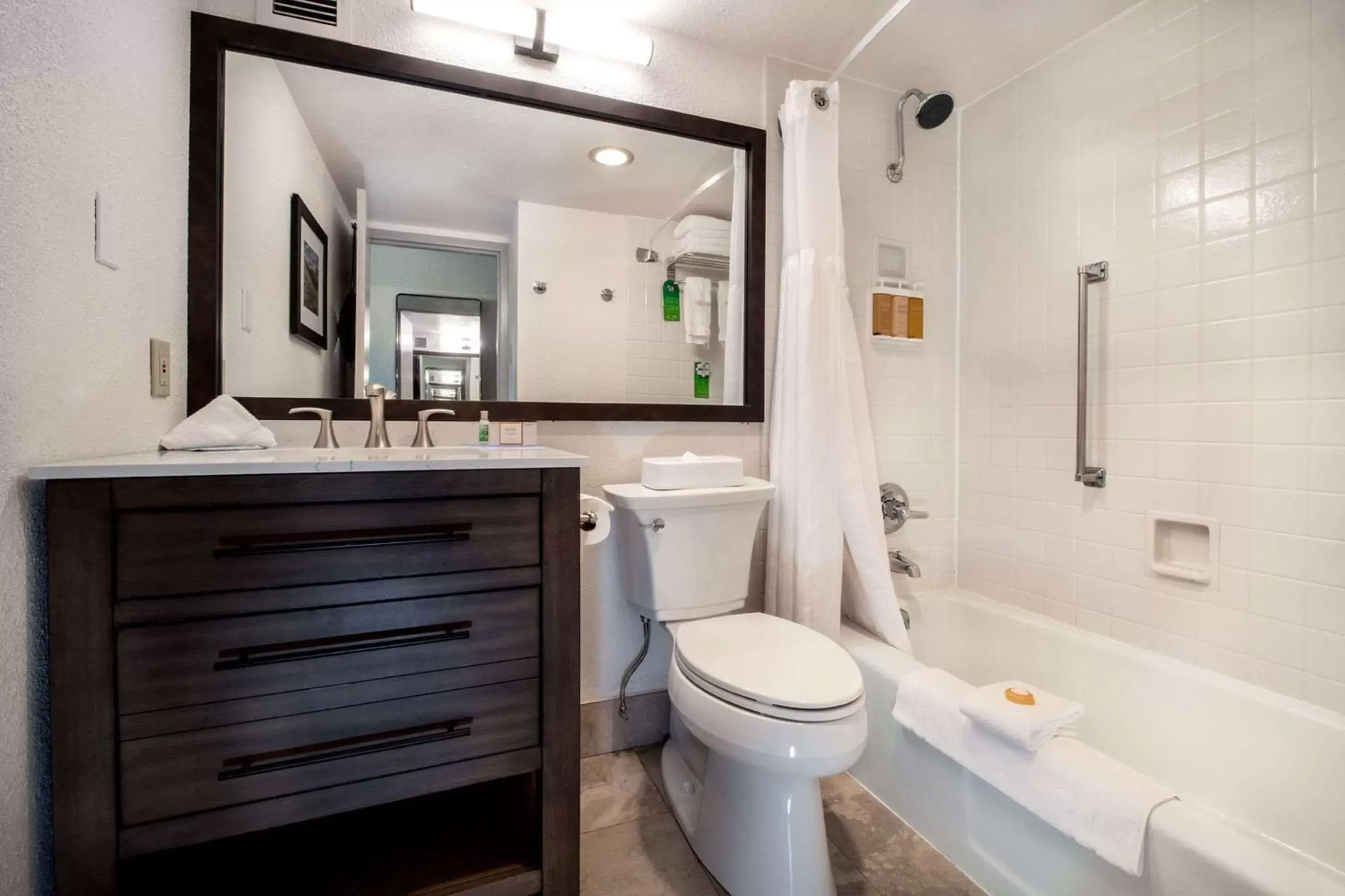 Bedroom, Bathroom in The Ridgeline Hotel, Estes Park, Ascend Hotel Collection