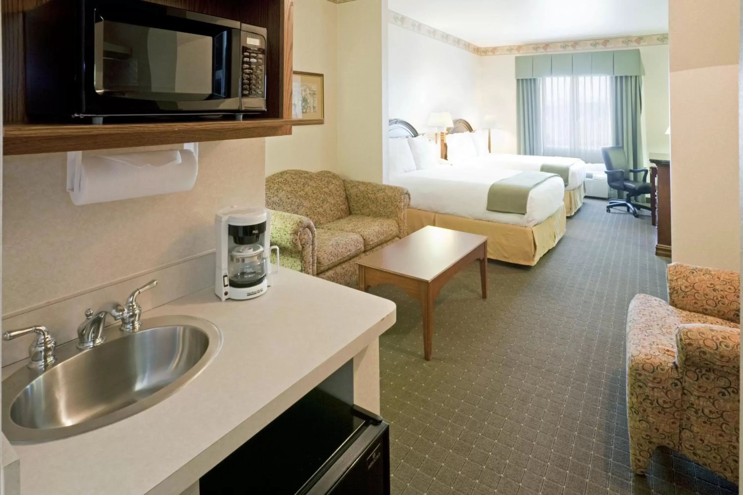 Photo of the whole room, Kitchen/Kitchenette in Holiday Inn Express Hotel & Suites Eagle Pass, an IHG Hotel