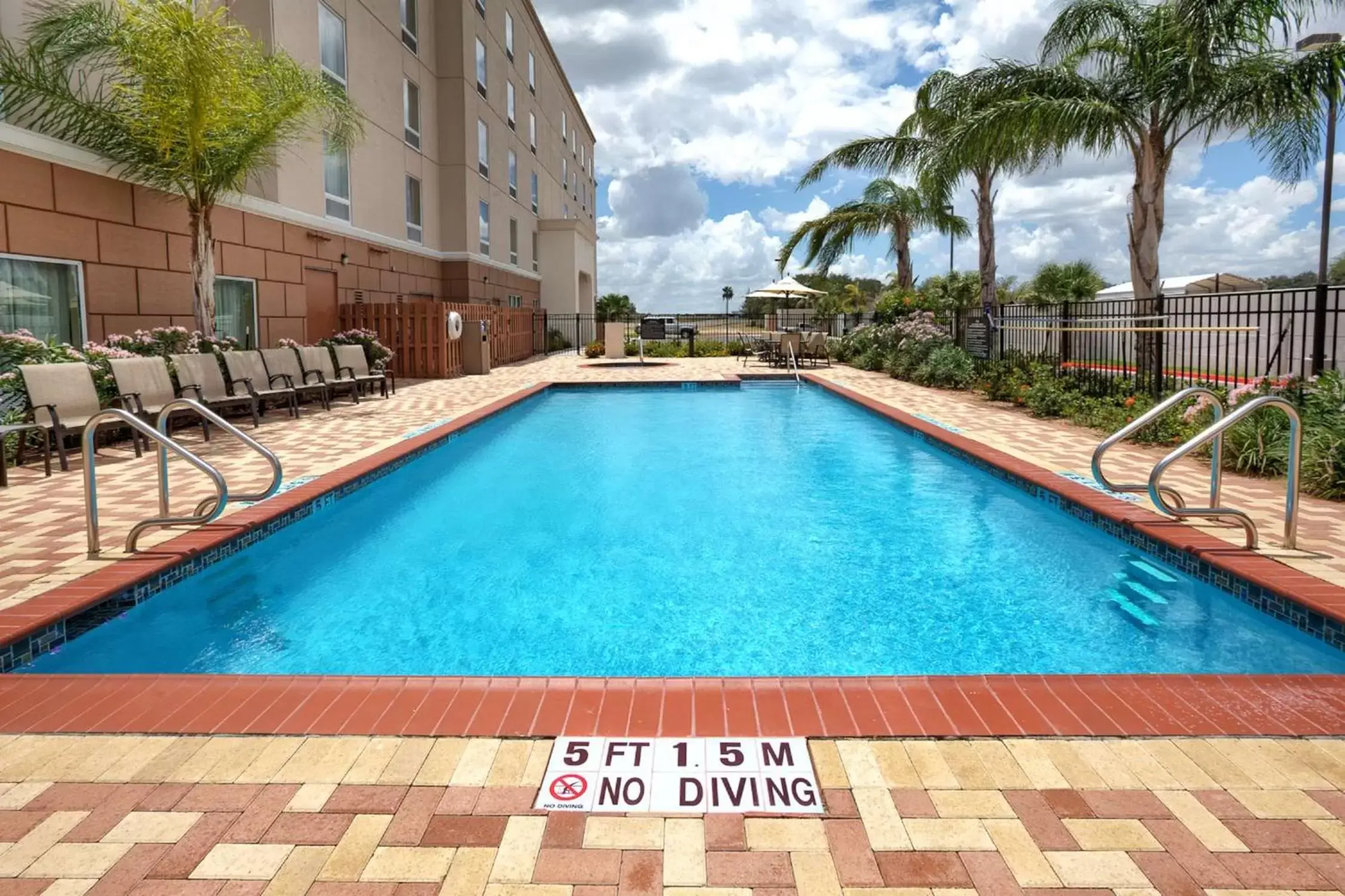 Pool view, Swimming Pool in Hampton Inn By Hilton & Suites Mcallen