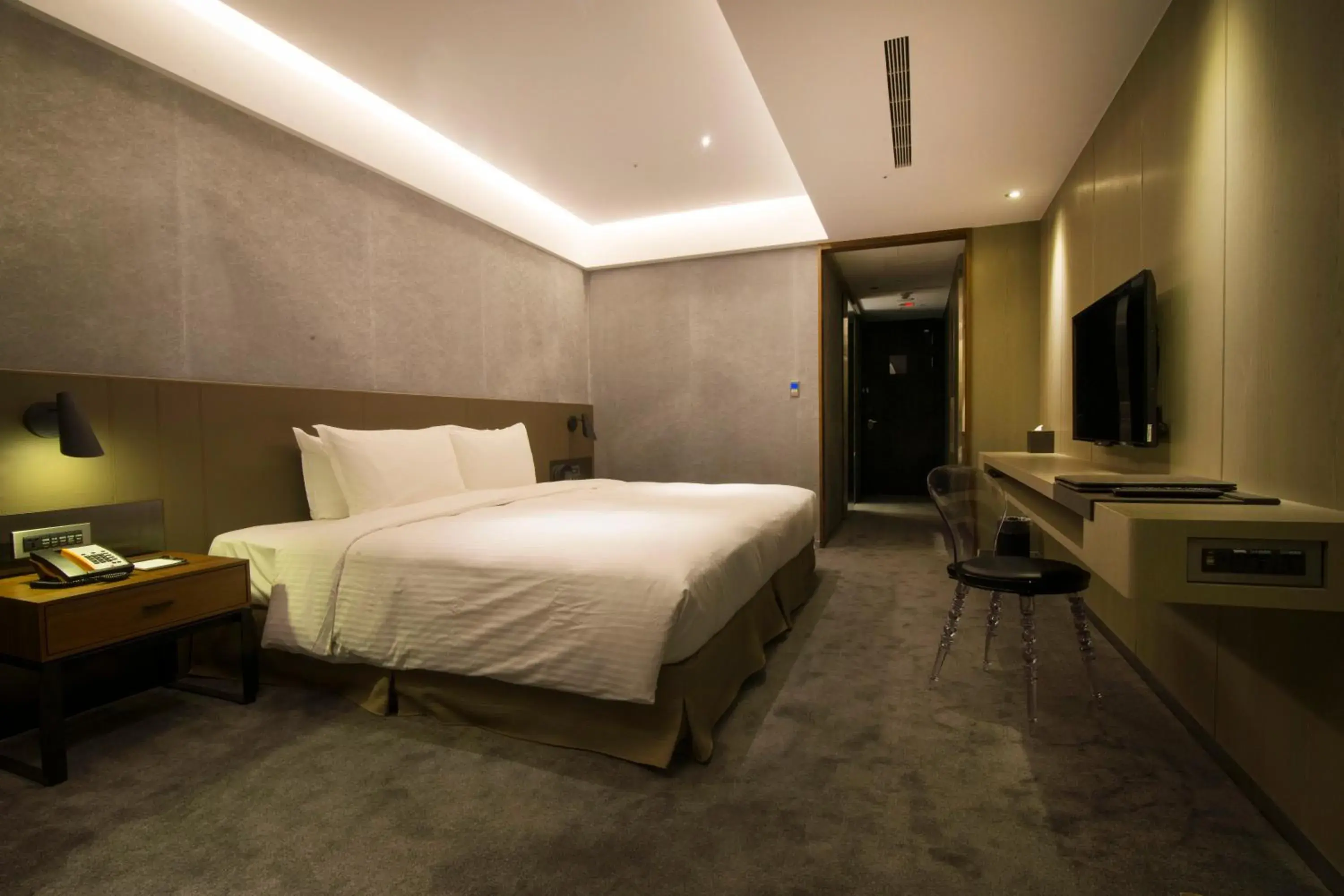 Photo of the whole room, Bed in CHECK inn Taipei Nanjing