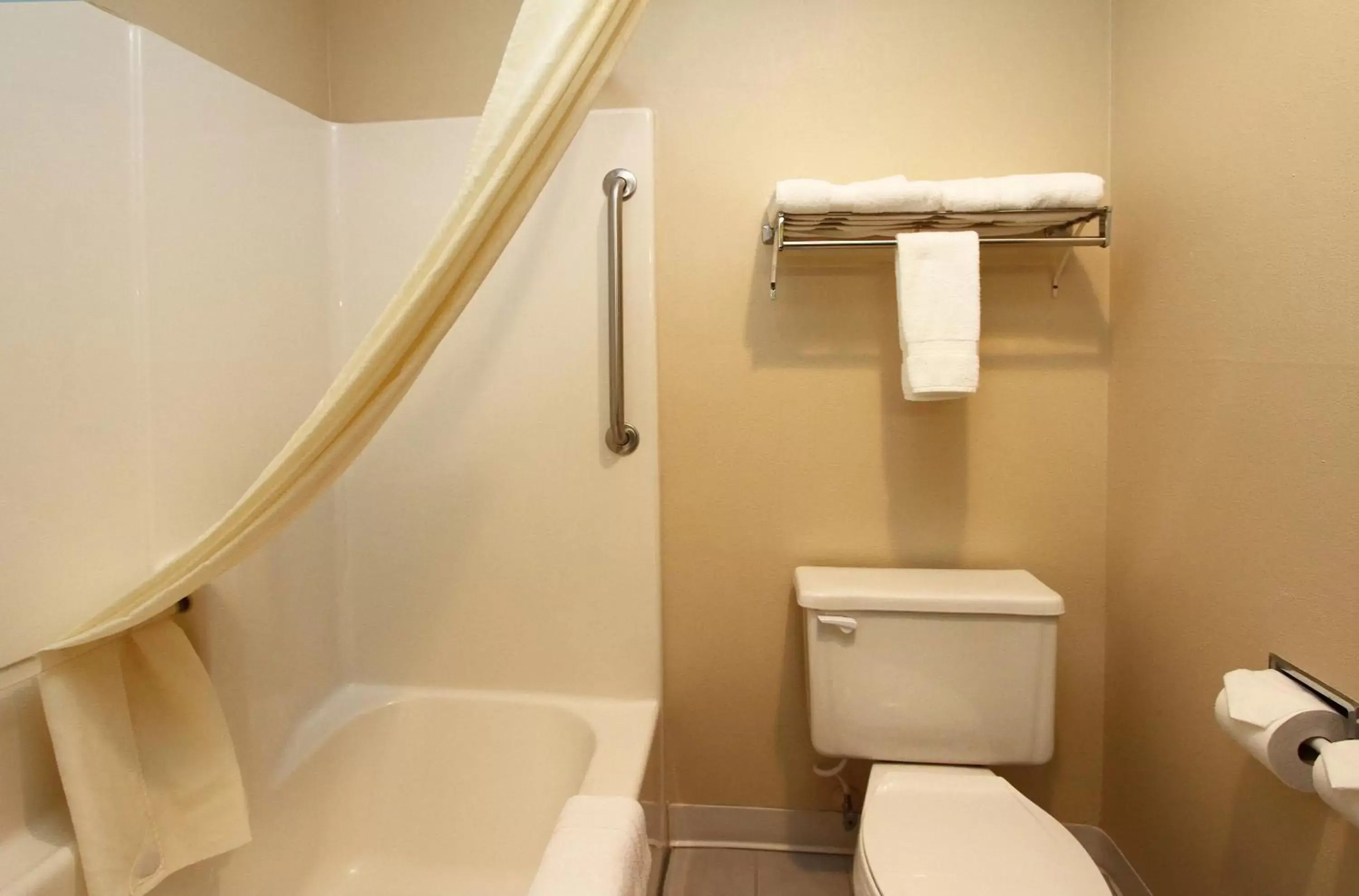 Bathroom in New Victorian Inn & Suites Kearney
