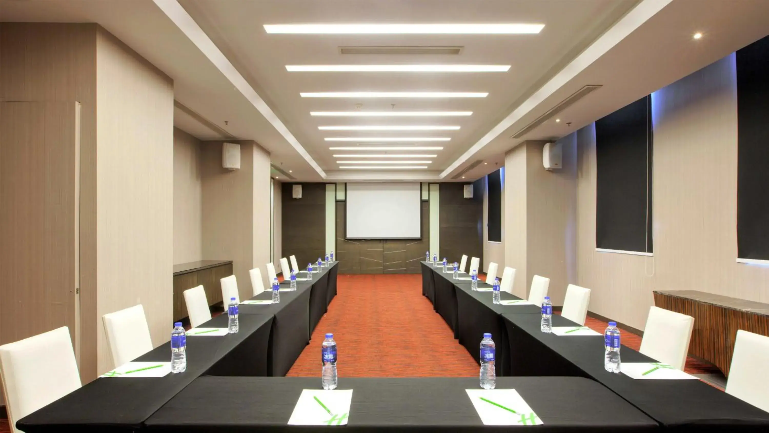 Meeting/conference room in Holiday Inn Shanghai Hongqiao West, an IHG Hotel