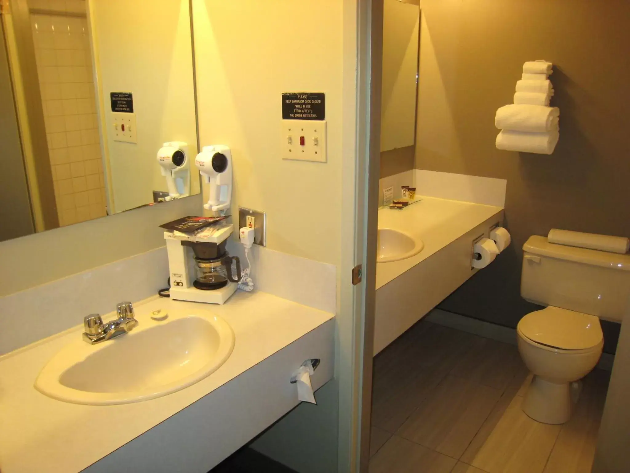 Shower, Bathroom in Heritage Inn Hotel & Convention Centre - Cranbrook