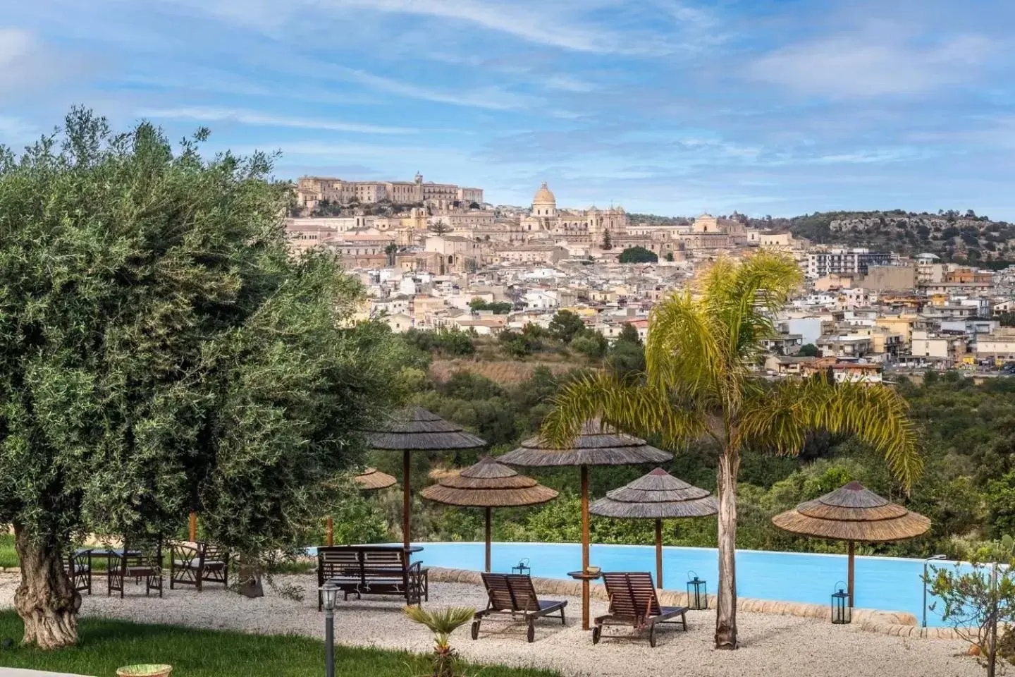 Pool View in Baglio Genovesi