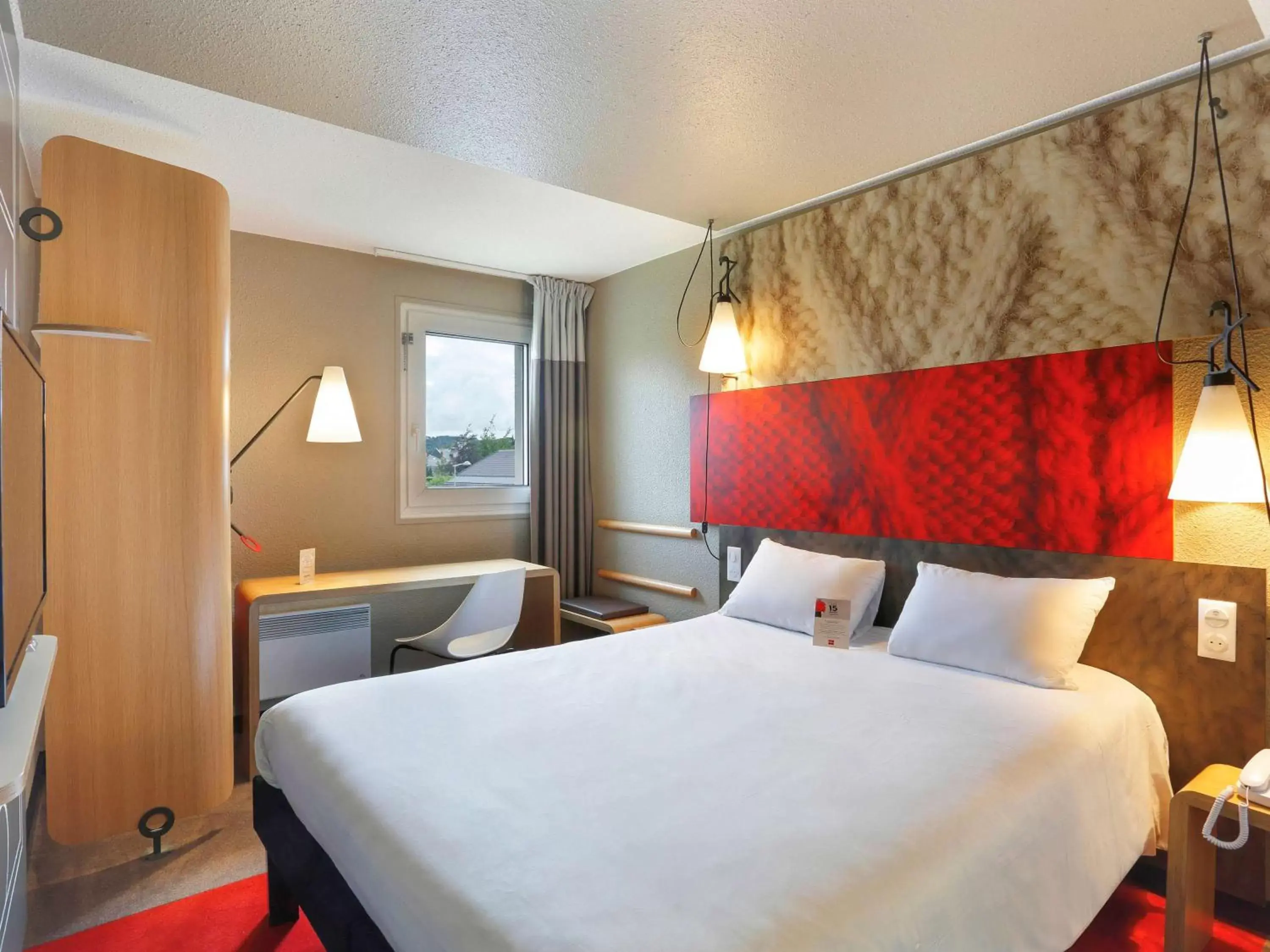 Photo of the whole room, Bed in Ibis Le Havre Sud Harfleur