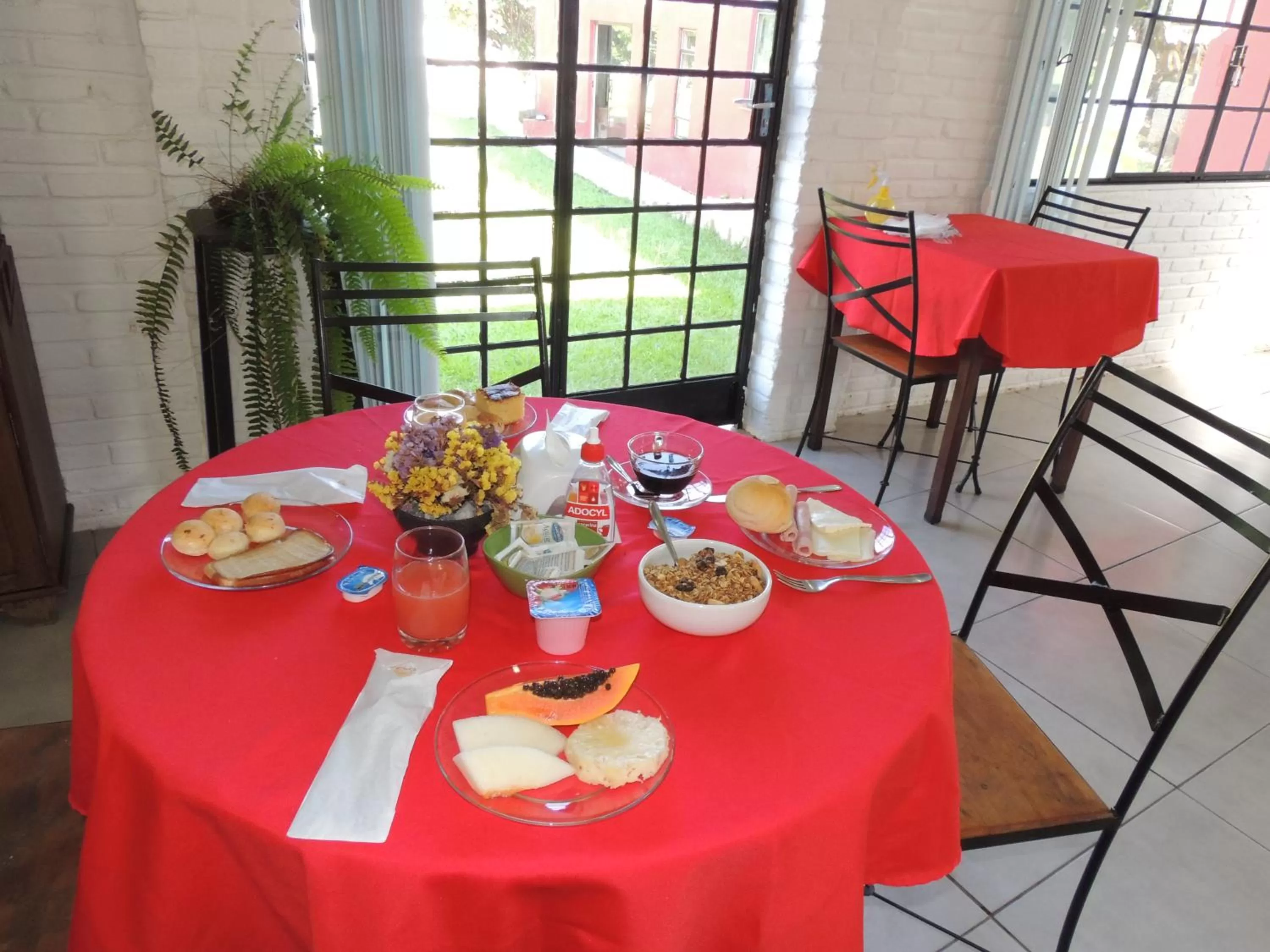 Breakfast, Restaurant/Places to Eat in Pousada Caminho Dos Sinos