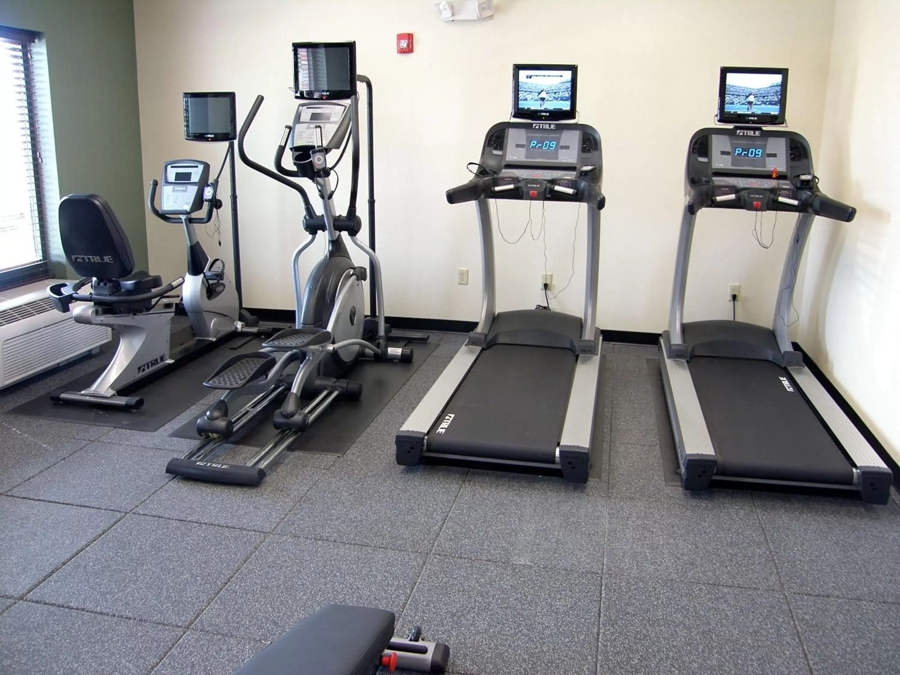 Fitness centre/facilities, Fitness Center/Facilities in Hampton Inn and Suites - Lincoln Northeast