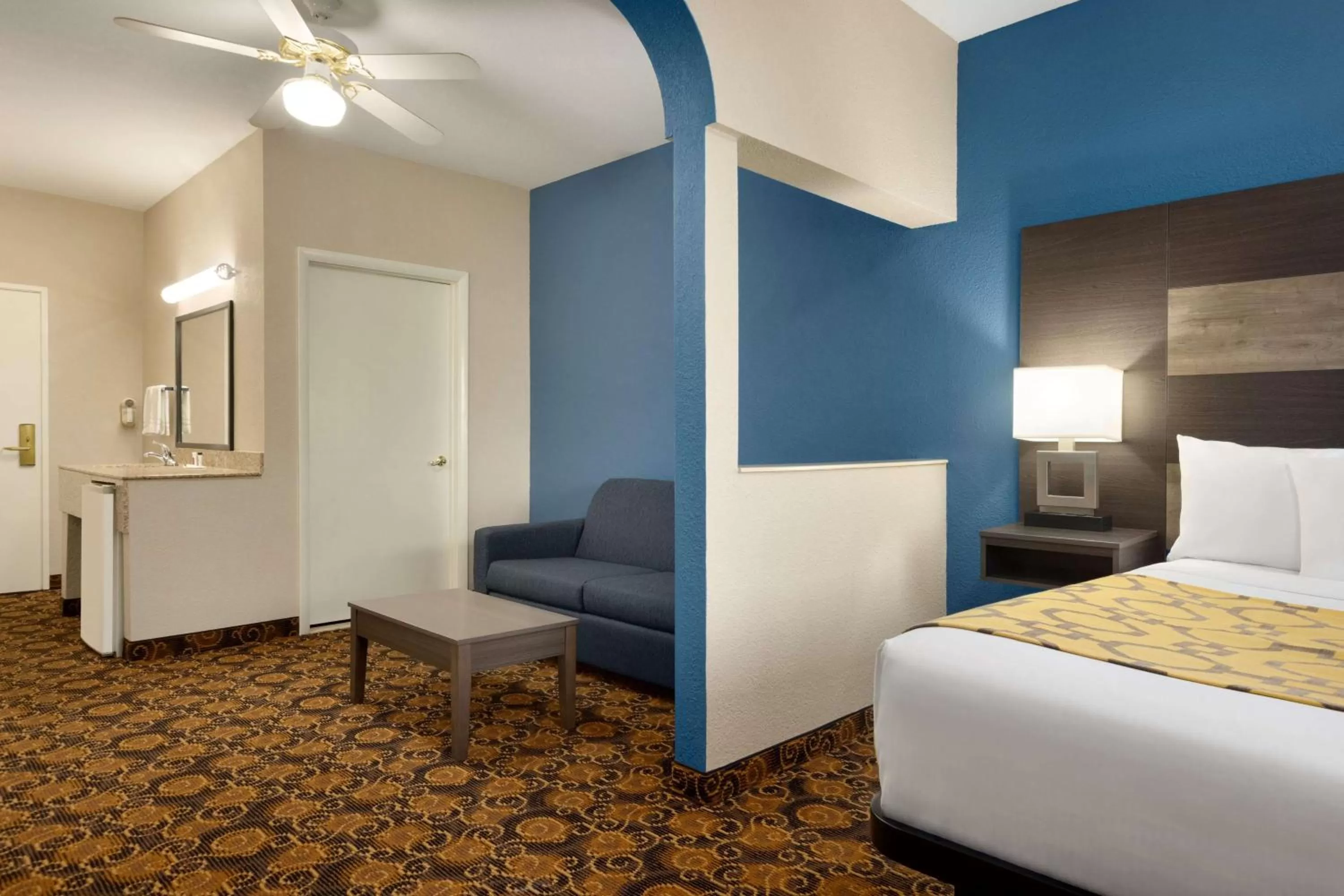 Photo of the whole room, Bed in Baymont by Wyndham Winchester