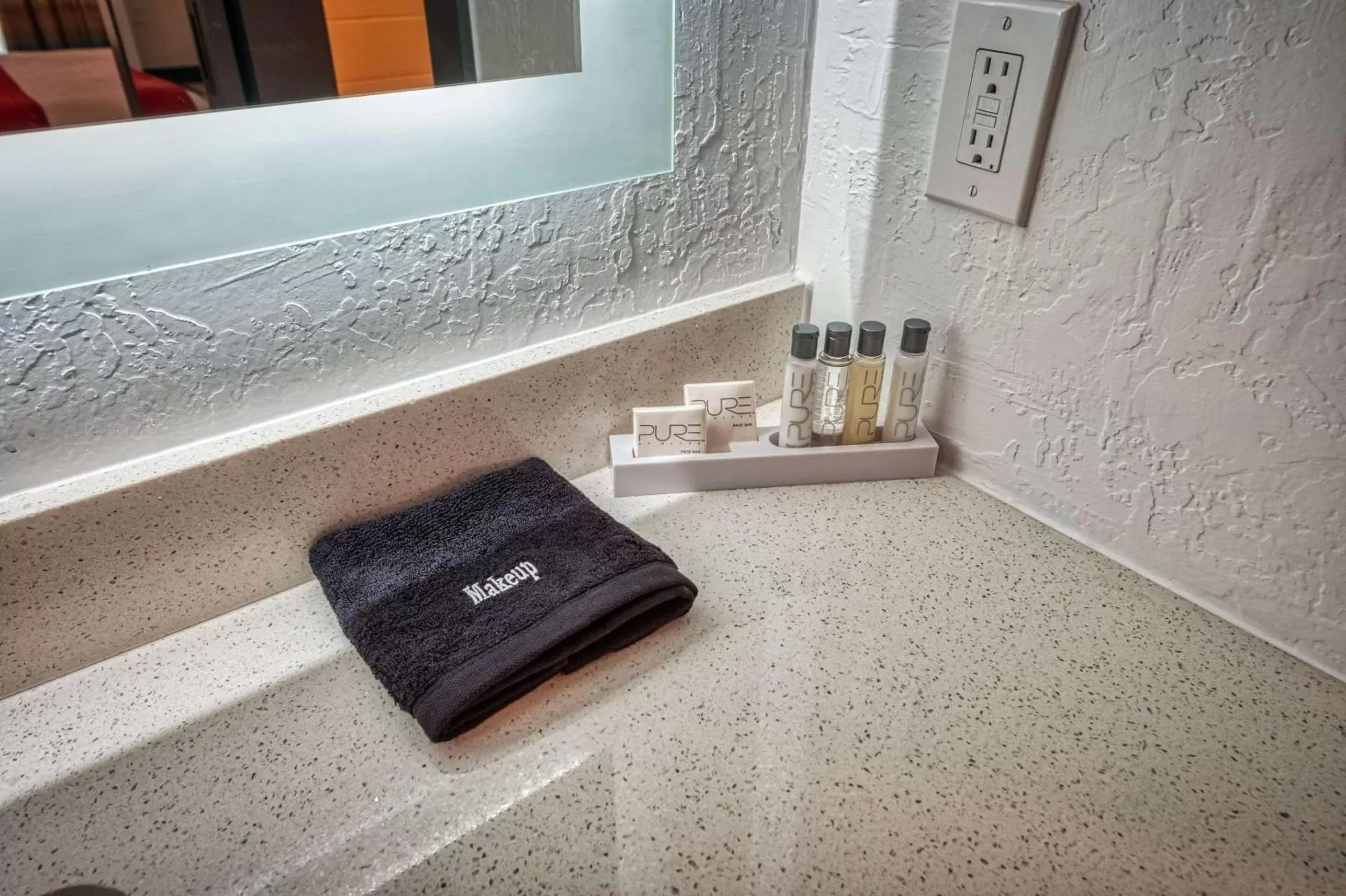 Bathroom in Casa Via Mar Inn, Ascend Hotel Collection