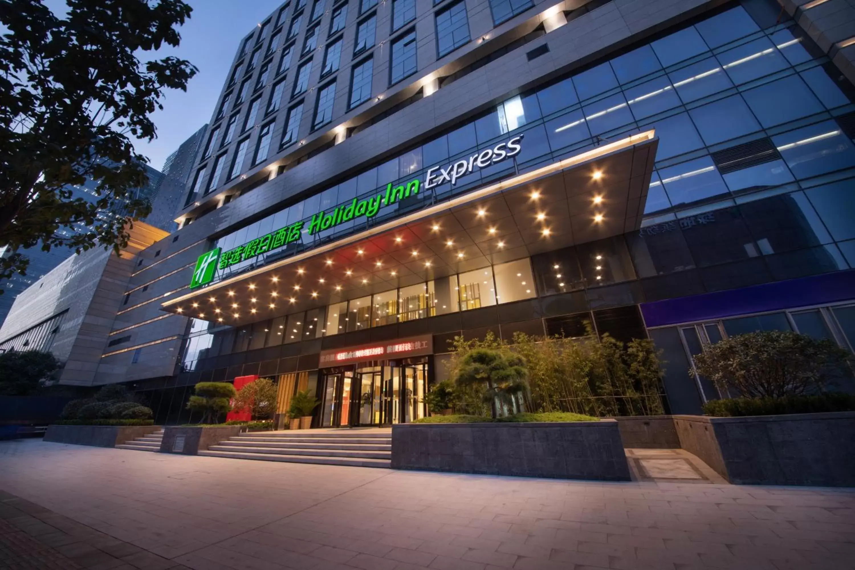 Property Building in Holiday Inn Express Zhengzhou Zhengdong, an IHG Hotel