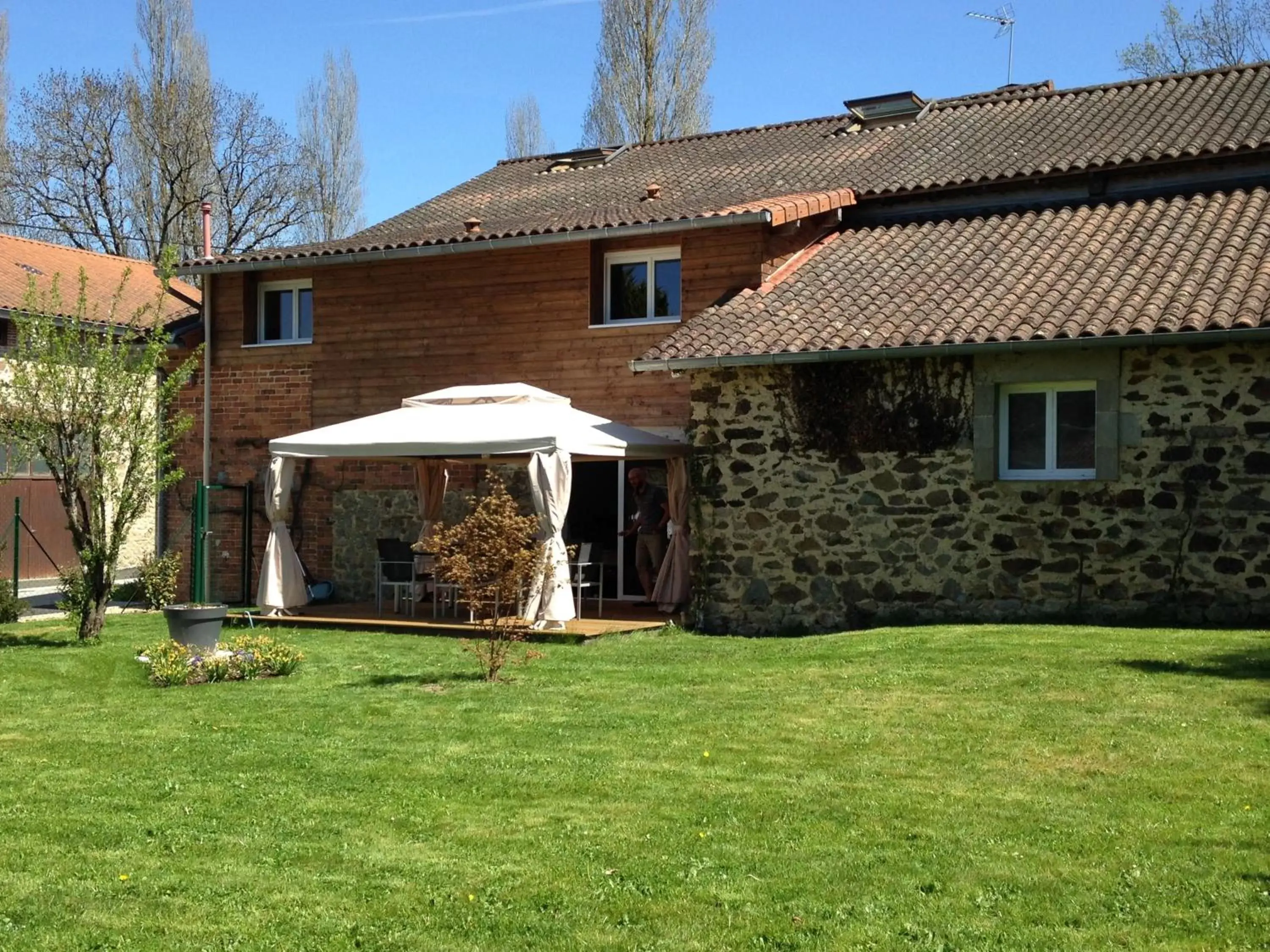 Garden, Property Building in Les Chambres Lauryvan