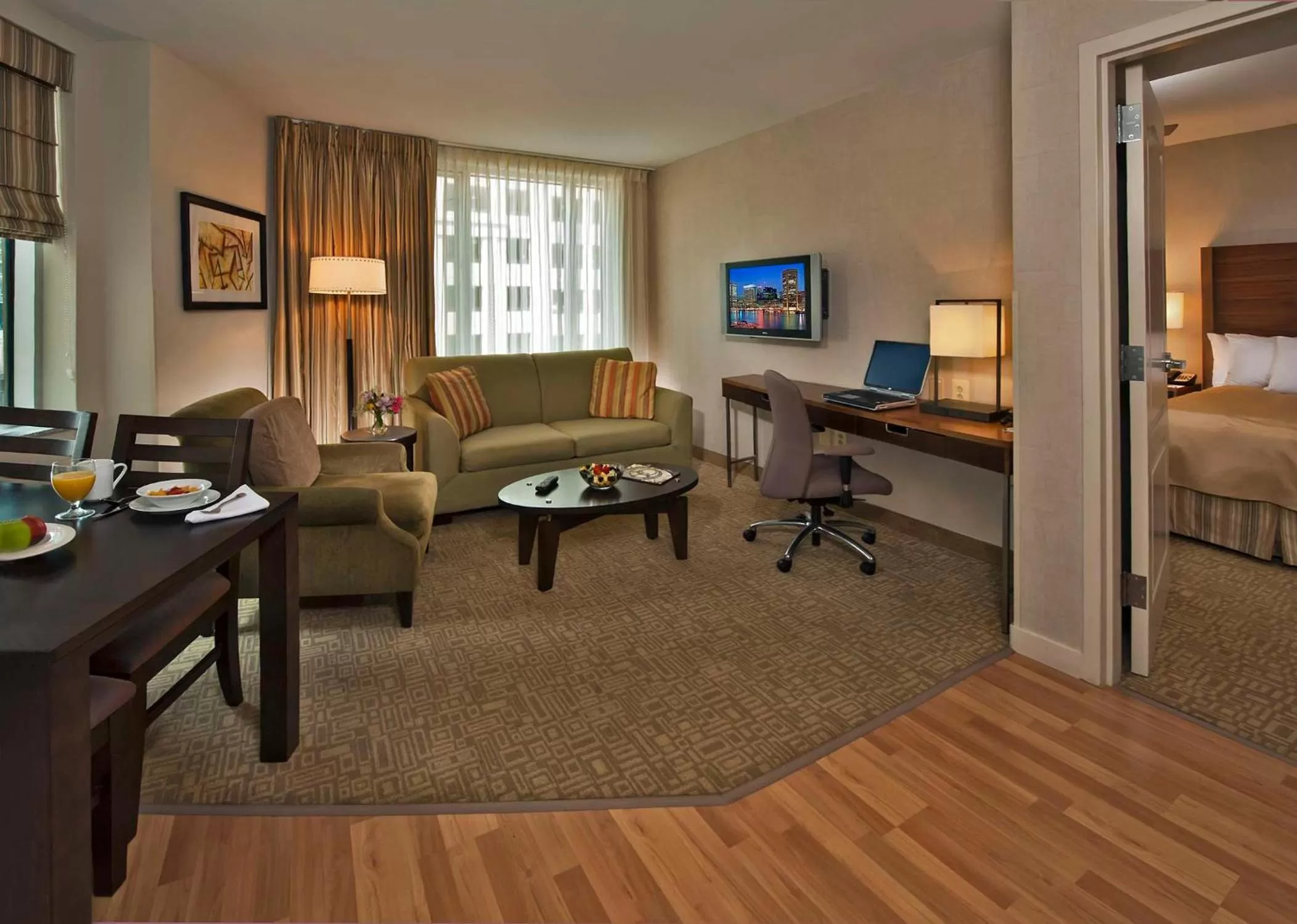 Living room, Bed in Homewood Suites by Hilton Baltimore
