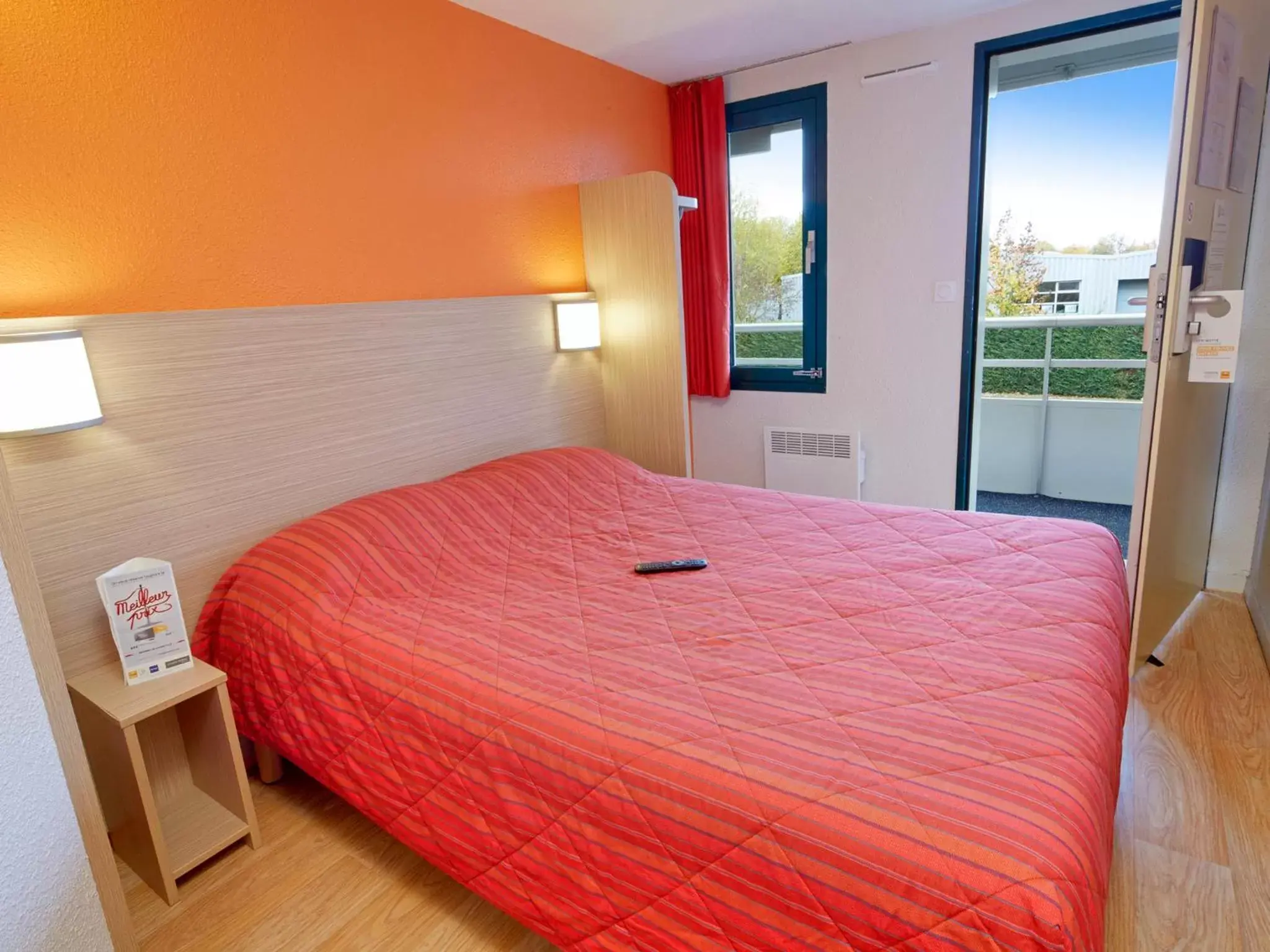 Bedroom, Bed in Premiere Classe Blois Nord