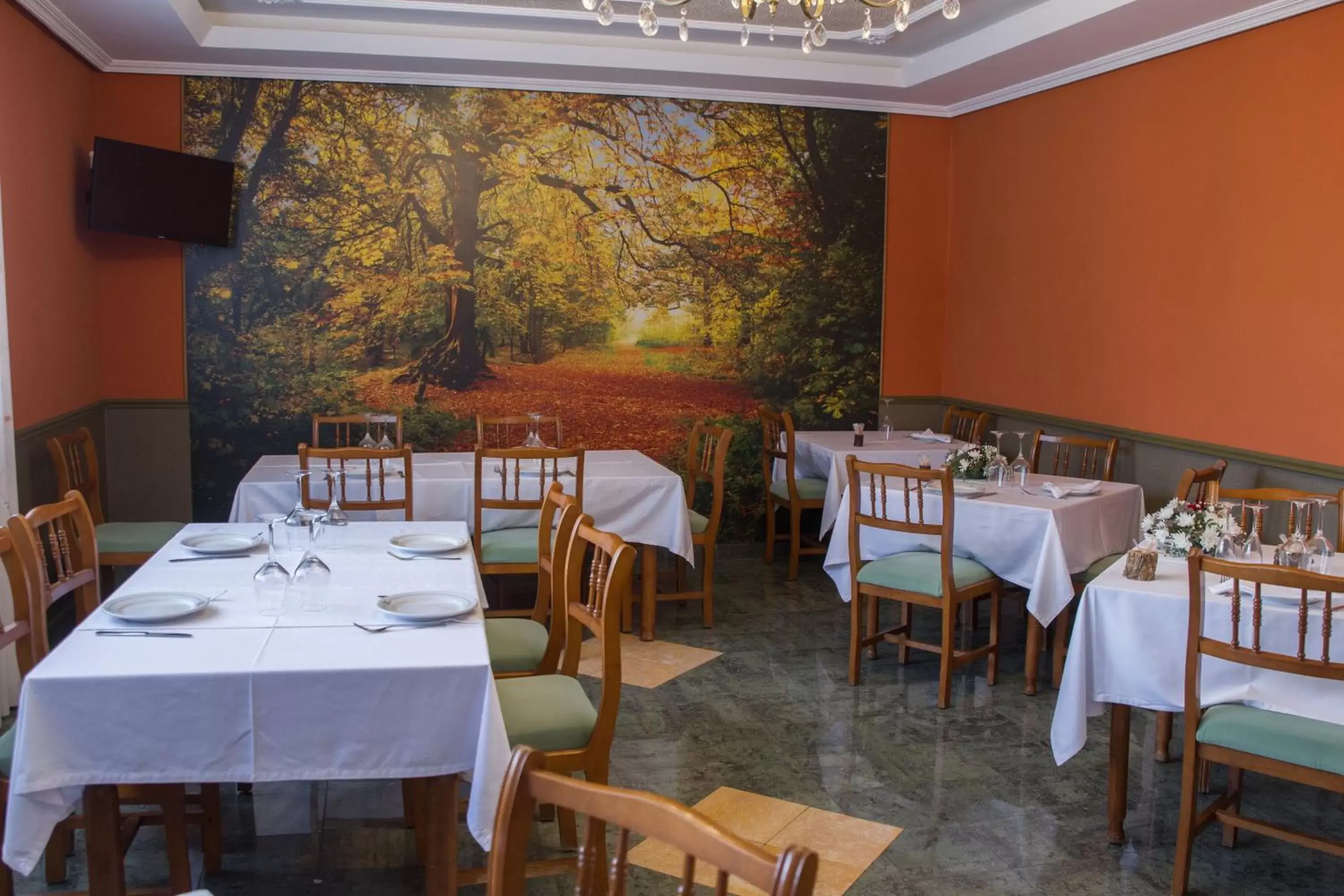 Restaurant/Places to Eat in Hostal La Palmera