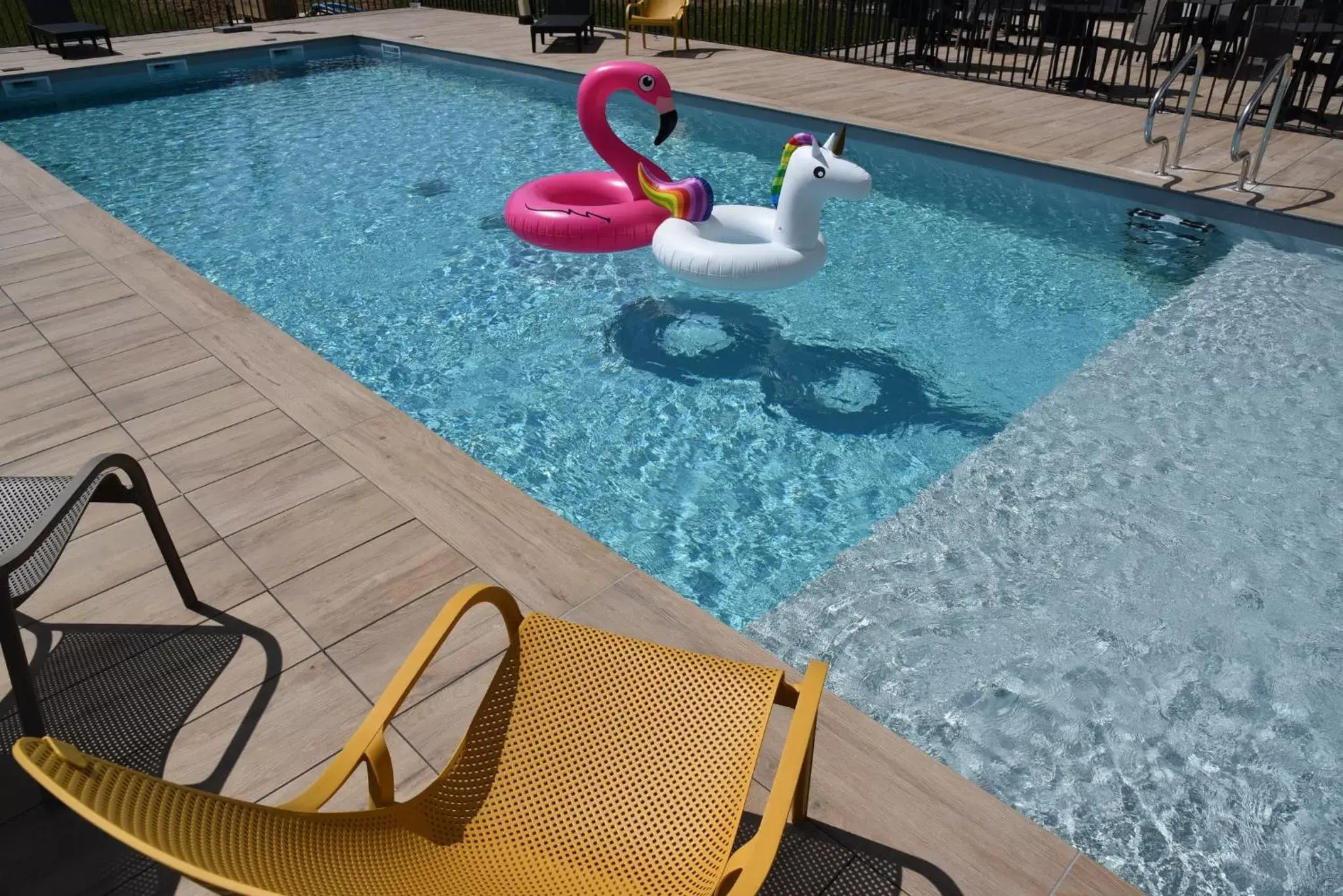 Swimming Pool in Holiday Inn Dijon Sud - Longvic, an IHG Hotel