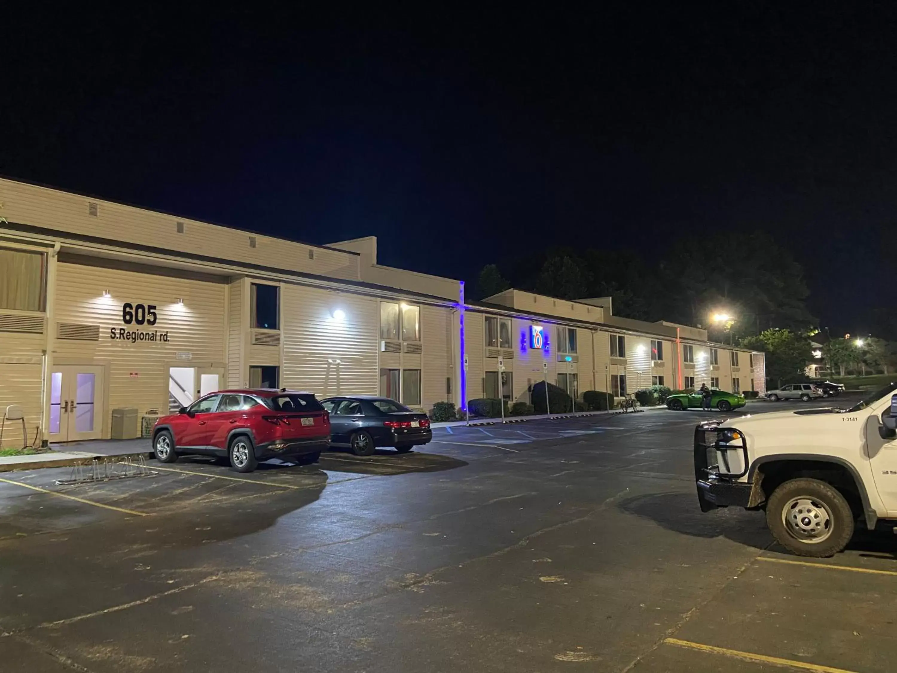 Property Building in Motel 6-Greensboro, NC - Airport