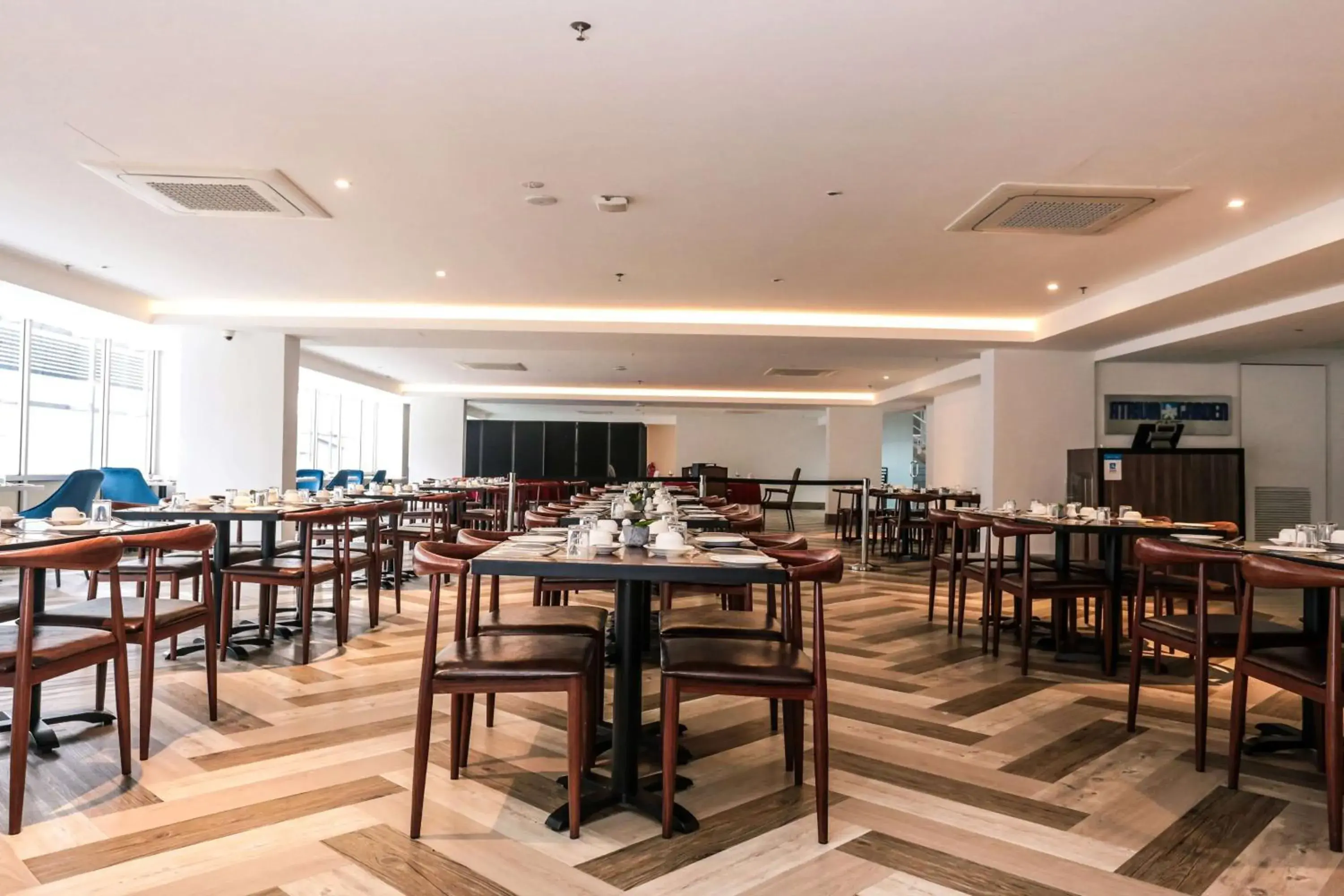 Restaurant/Places to Eat in Days Hotel & Suites by Wyndham Fraser Business Park KL