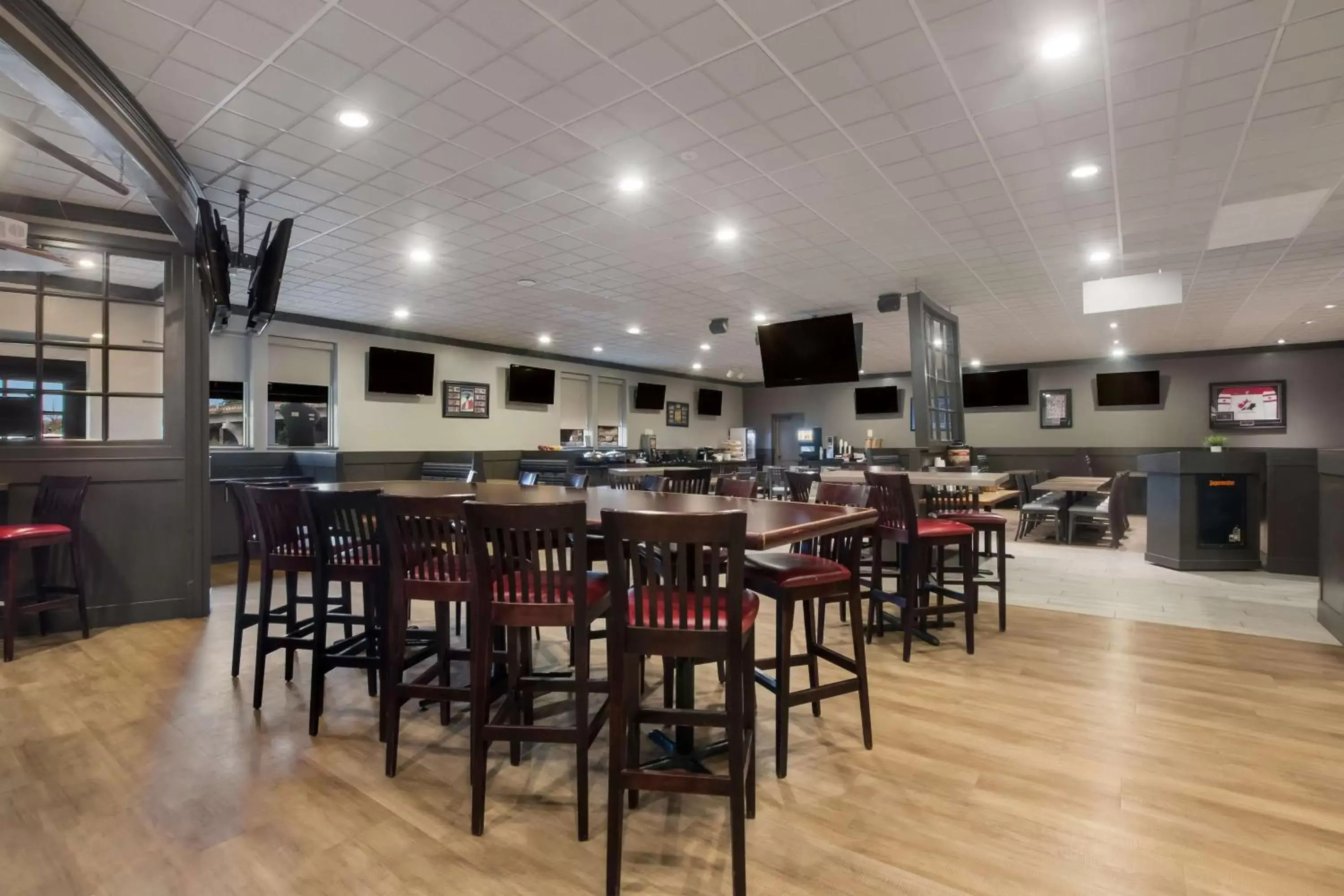 Lounge or bar, Restaurant/Places to Eat in Best Western St Catharines Hotel & Conference Centre