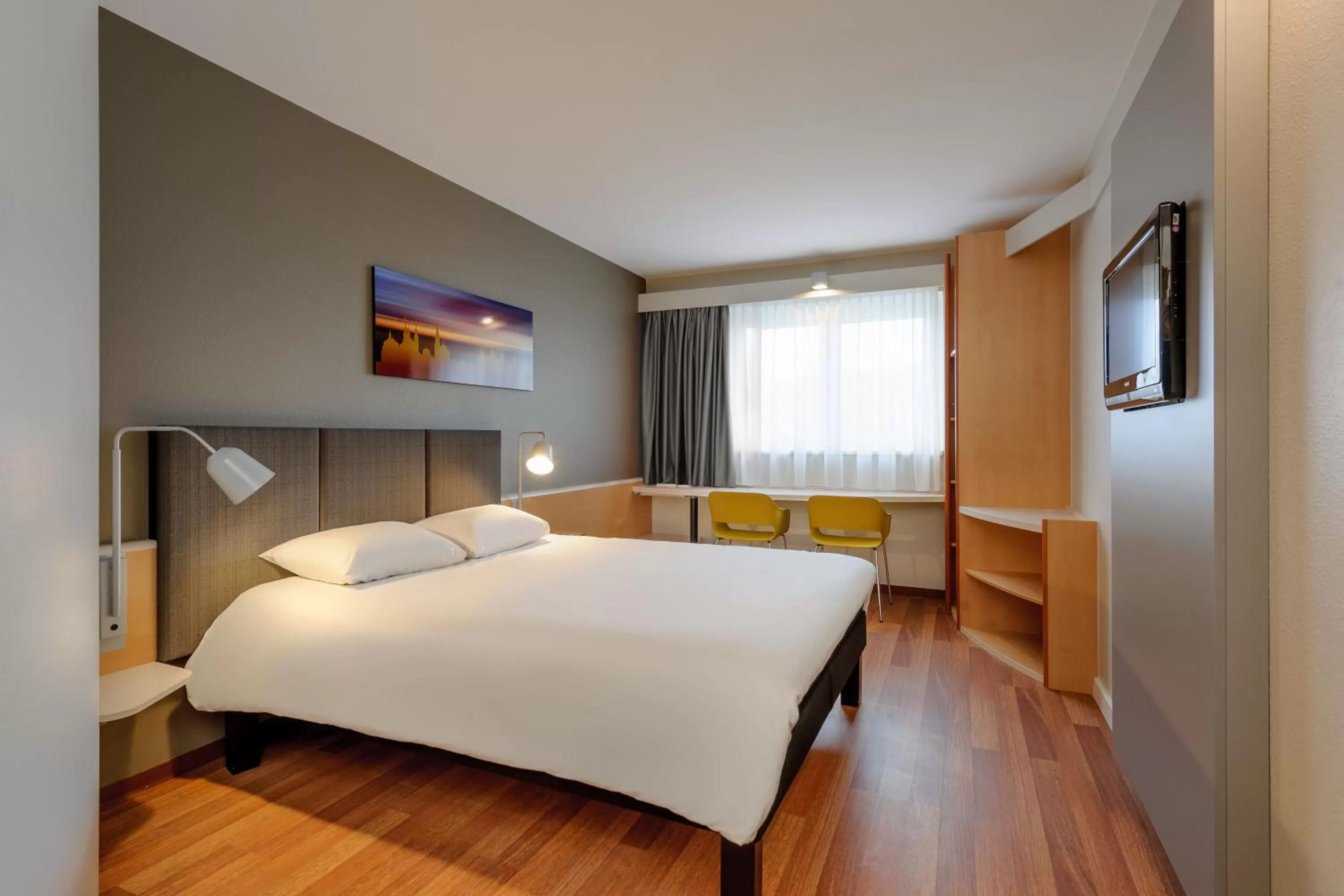 Photo of the whole room, Bed in ibis Hotel Würzburg City