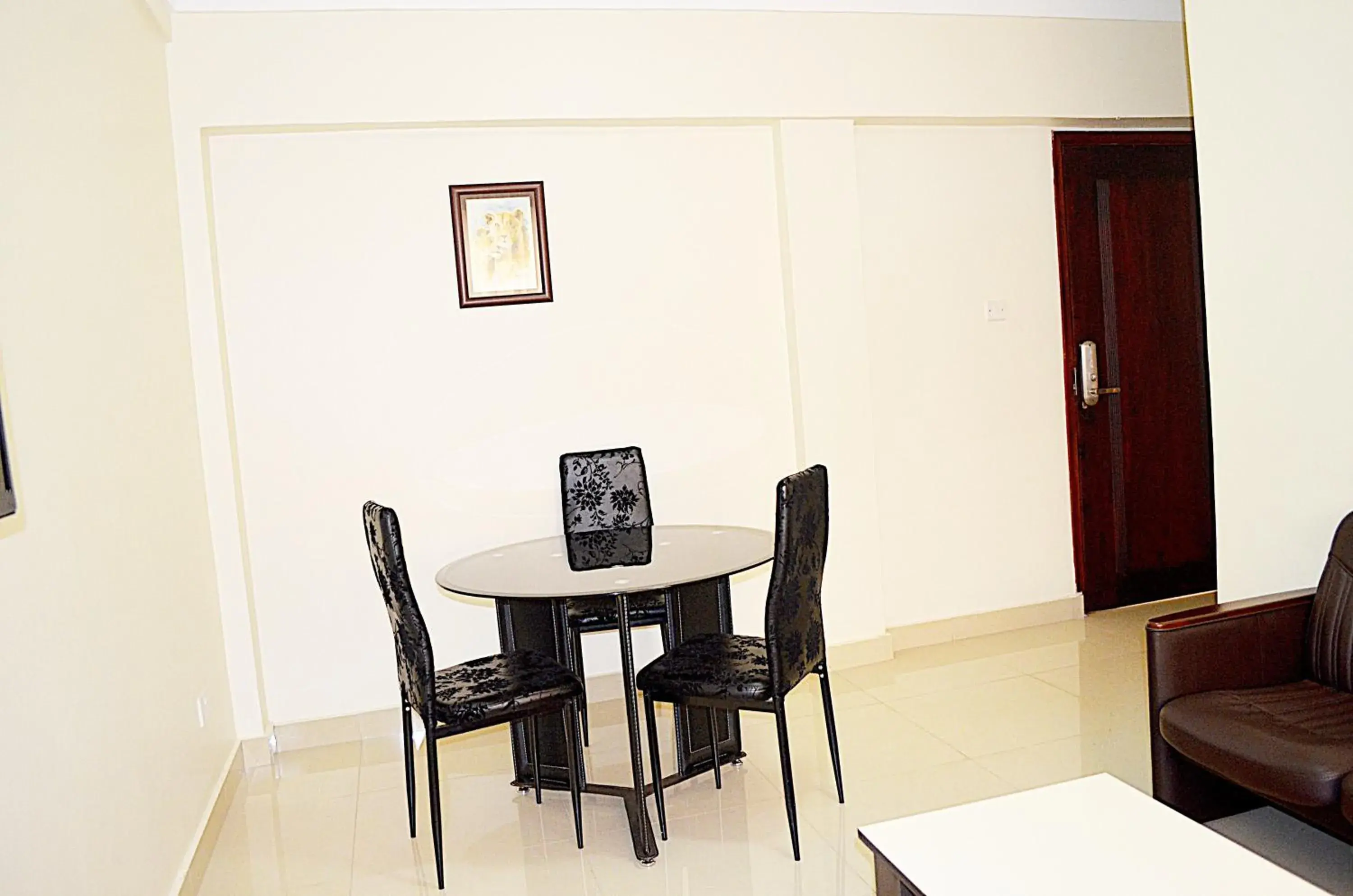 Seating area, Dining Area in Marie's Royale Hotel