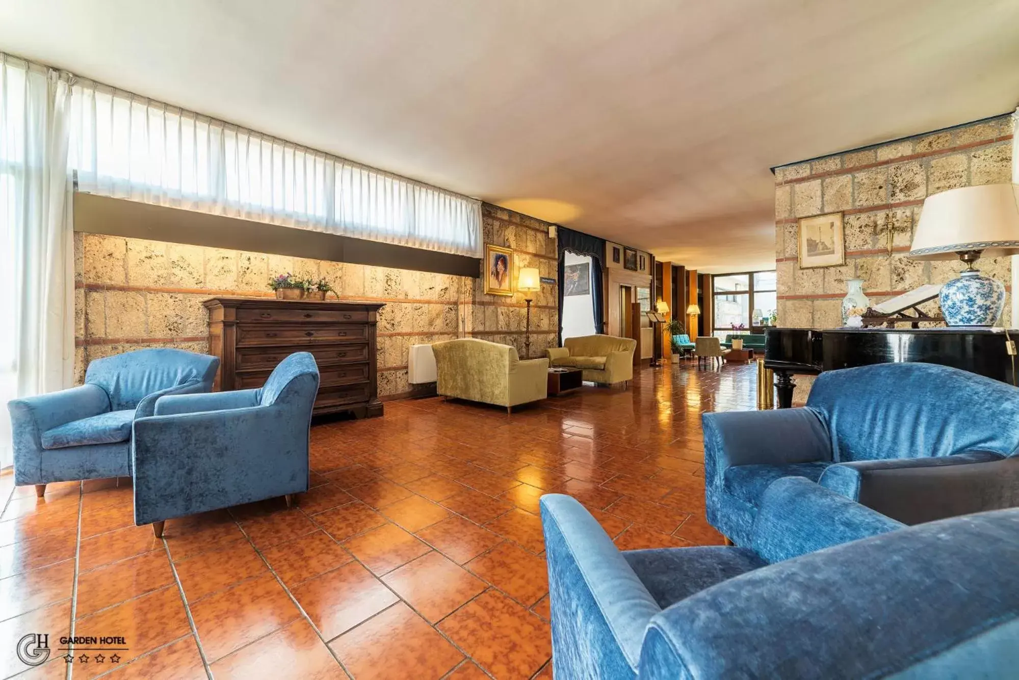 Communal lounge/ TV room, Seating Area in Hotel Garden Terni