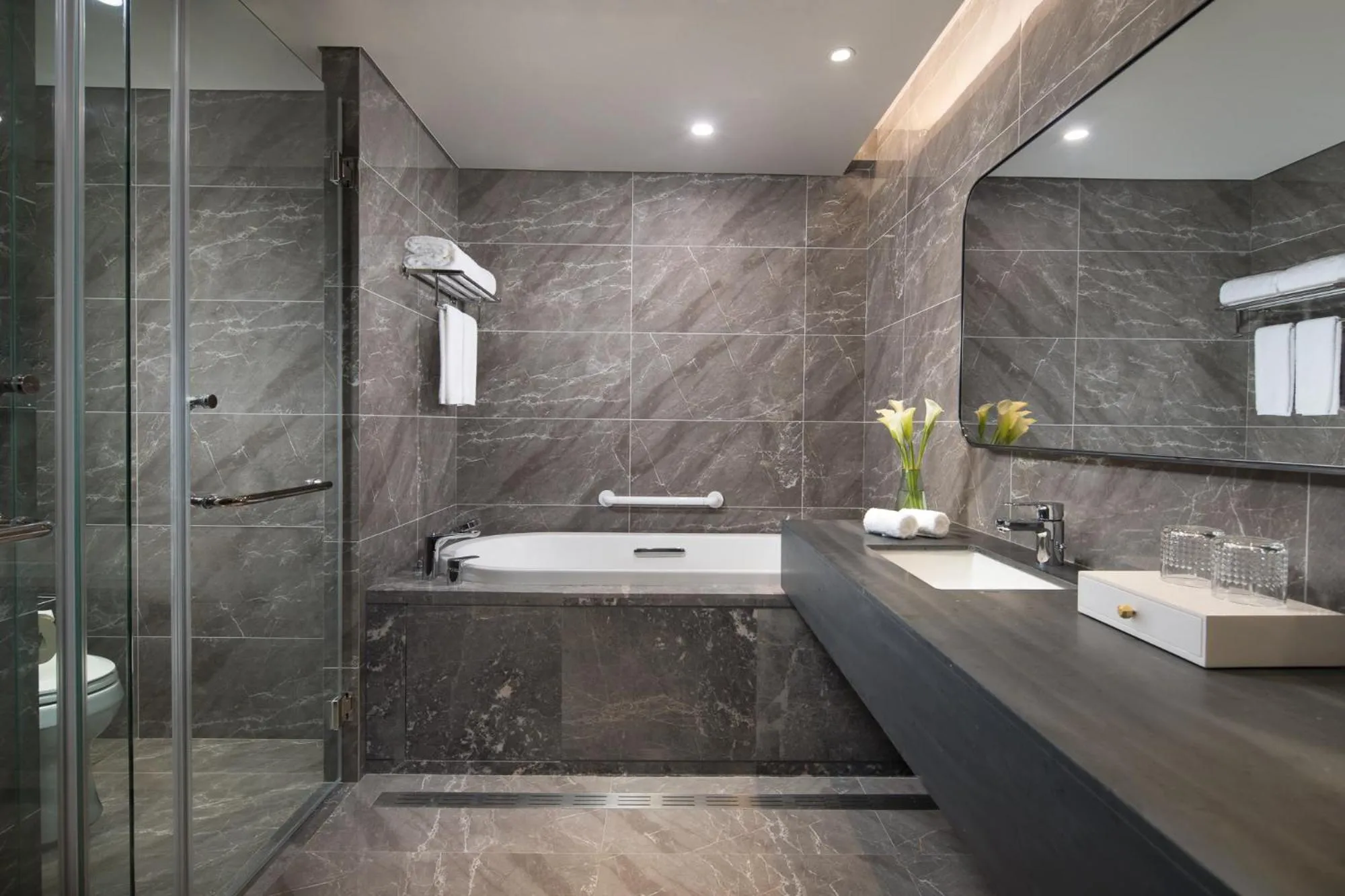 Shower in Somerset Zhongmao Changchun