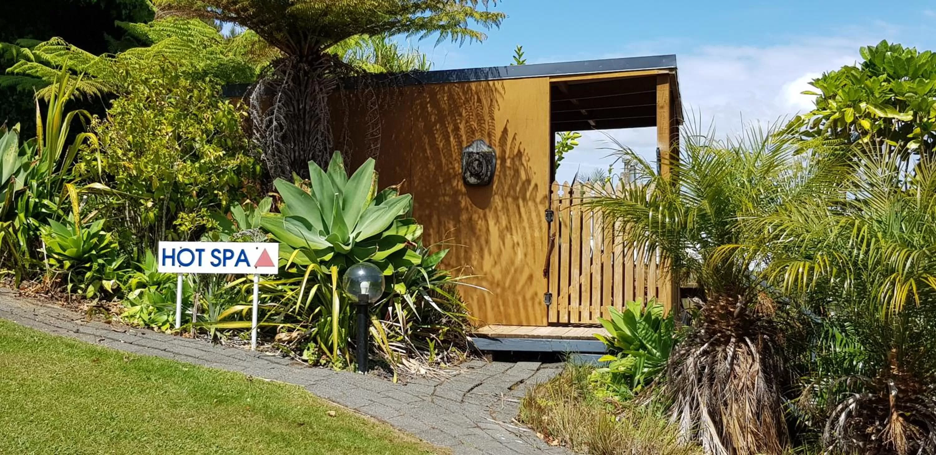 Hot Tub in Aloha Seaview Resort Motel