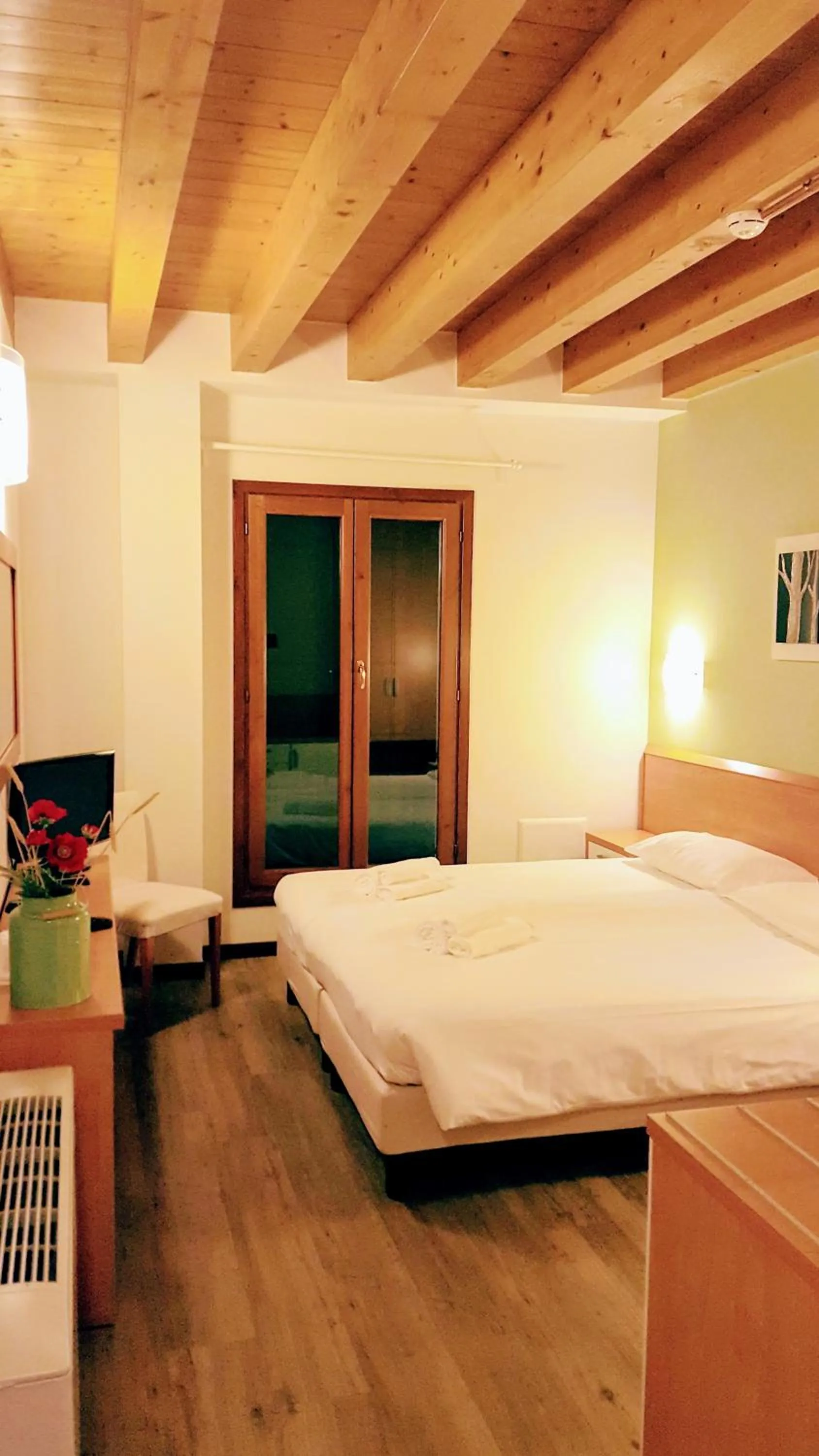 Photo of the whole room, Bed in Locanda Avanguardia